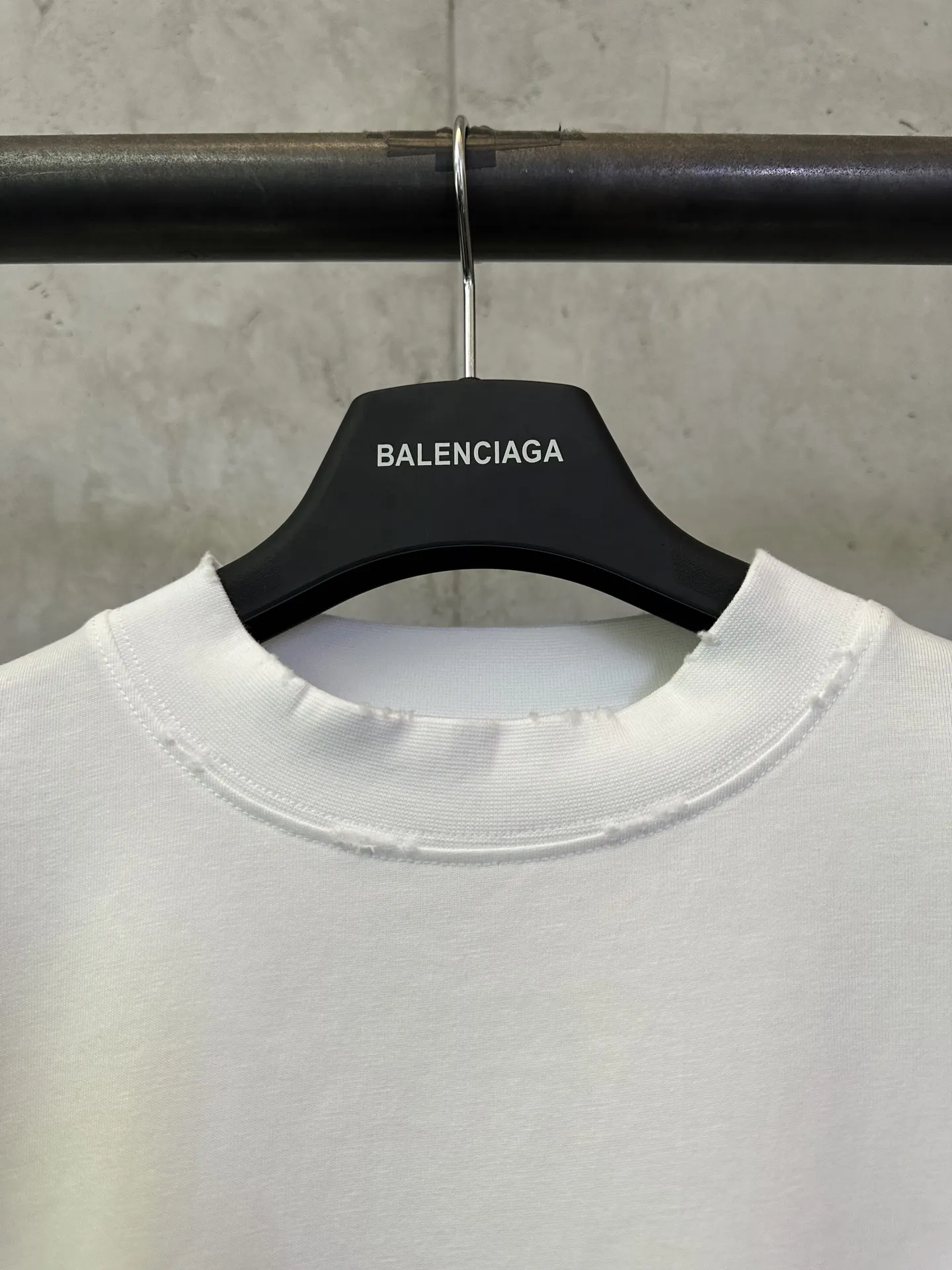 Distressed Rhinestone Logo Oversized T-Shirt D21012908 — view 7