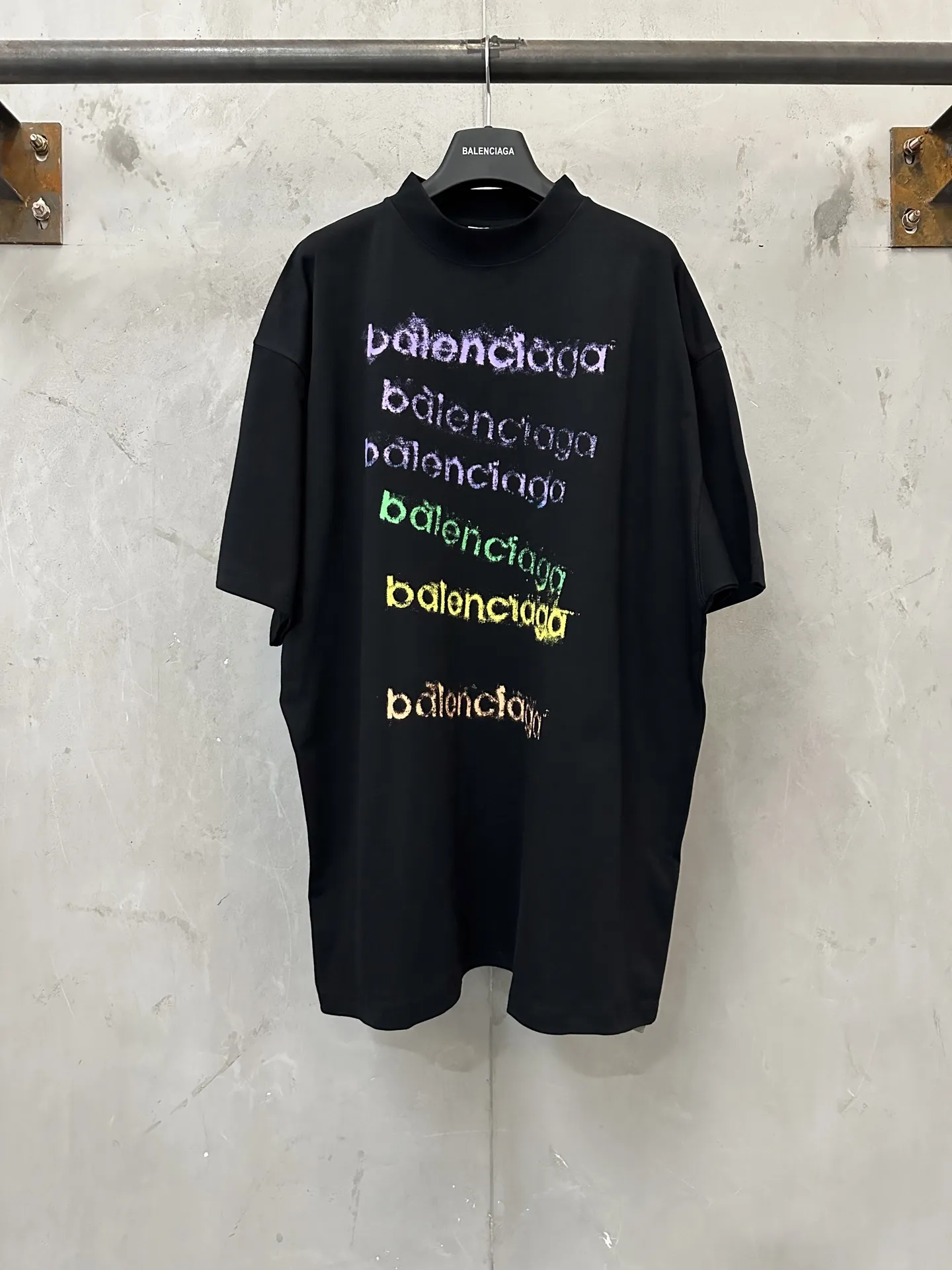 Logo Spray-Paint Oversized T-Shirt D21024367