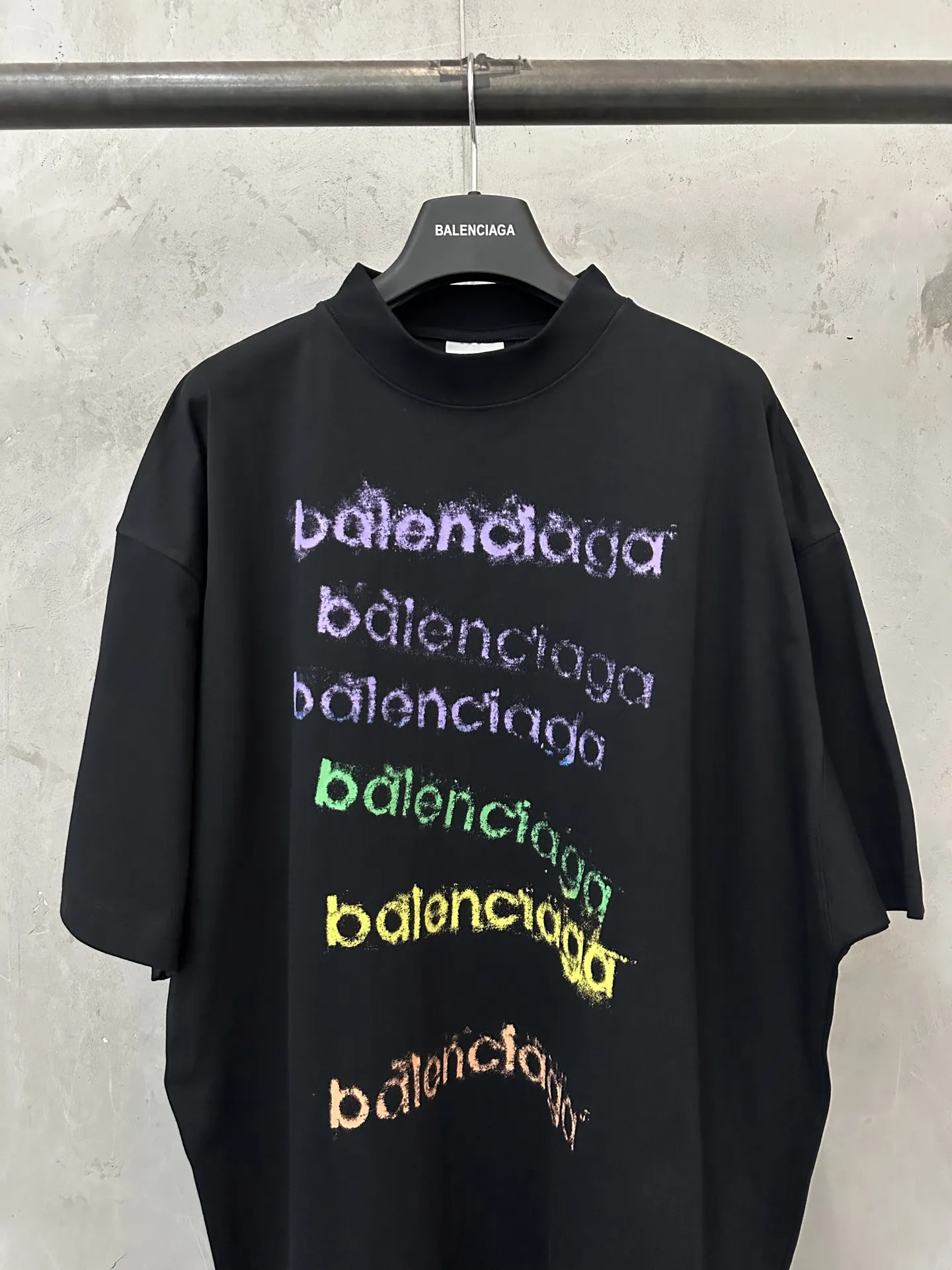 Logo Spray-Paint Oversized T-Shirt D21024367 — view 3