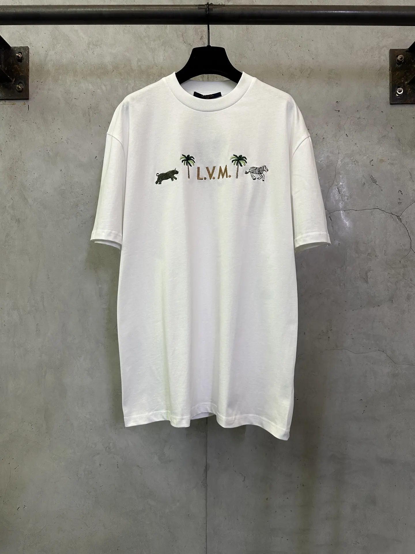 Animal Embroidery Cotton T-Shirt D21015703