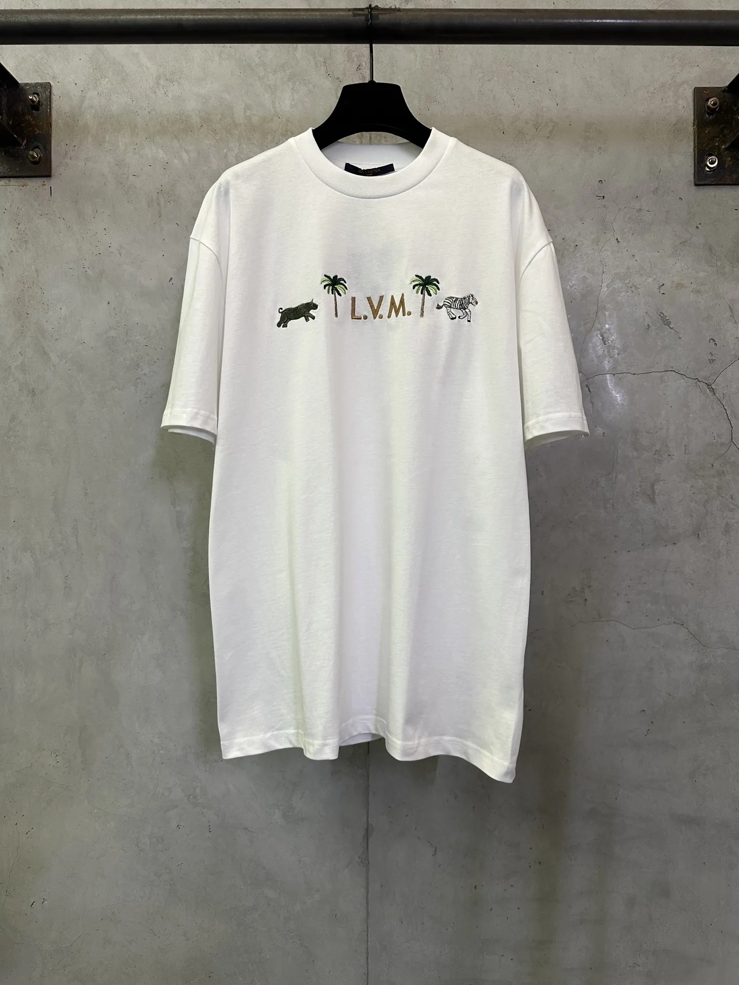Animal Embroidery Cotton T-Shirt D21015703