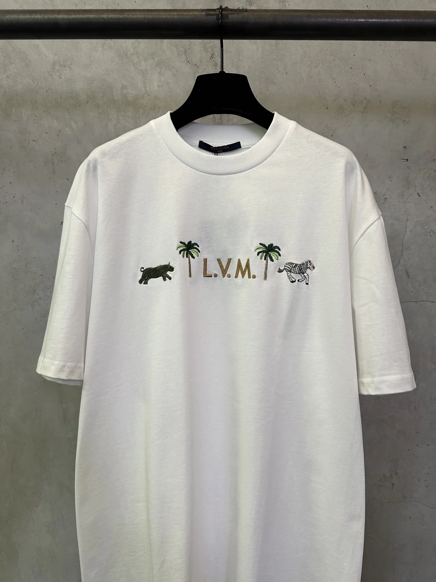 Animal Embroidery Cotton T-Shirt D21015703 — view 3