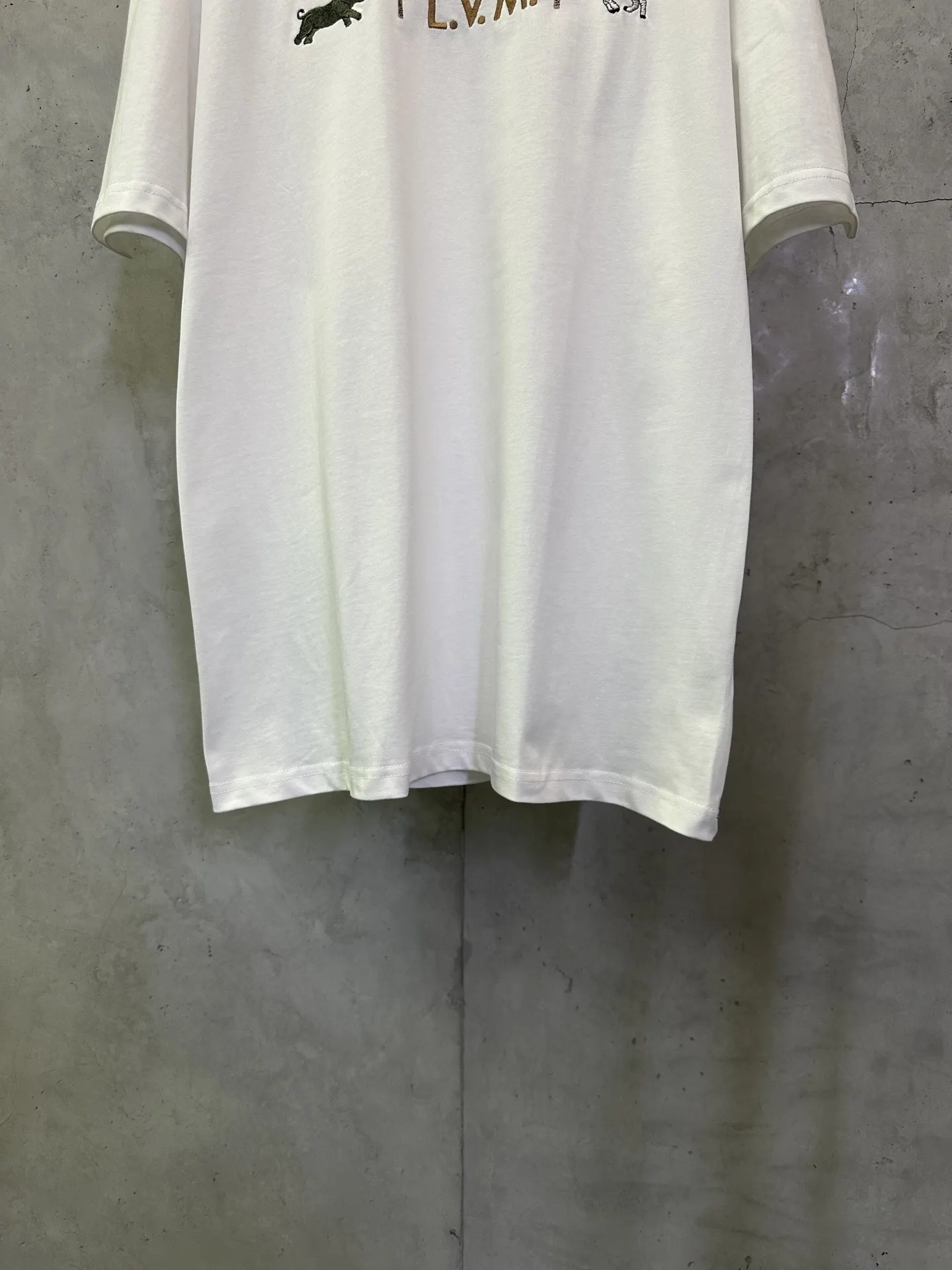 Animal Embroidery Cotton T-Shirt D21015703 — view 4