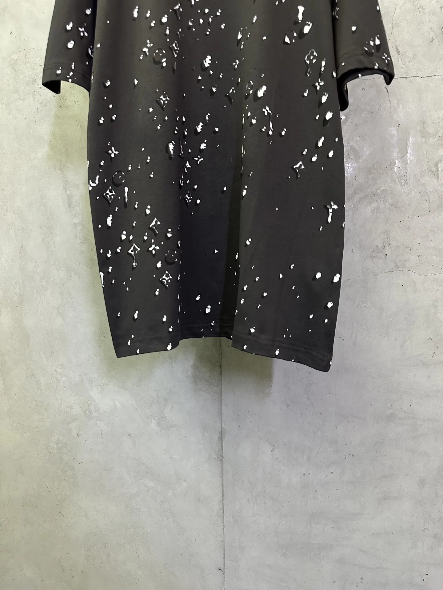 Monogram Paint Splatter Embellished T-Shirt D21011908 — view 4