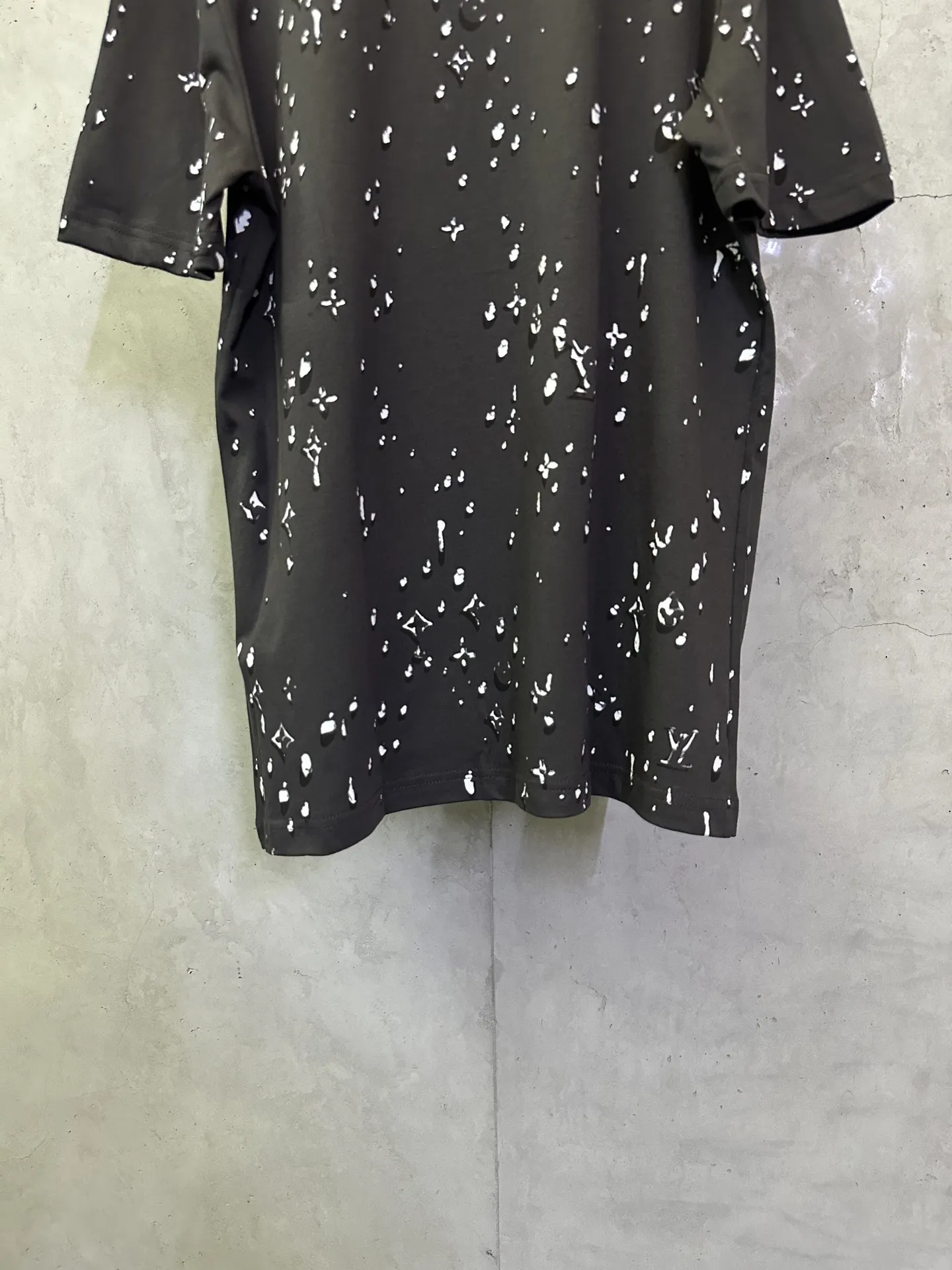 Monogram Paint Splatter Embellished T-Shirt D21011908 — view 6