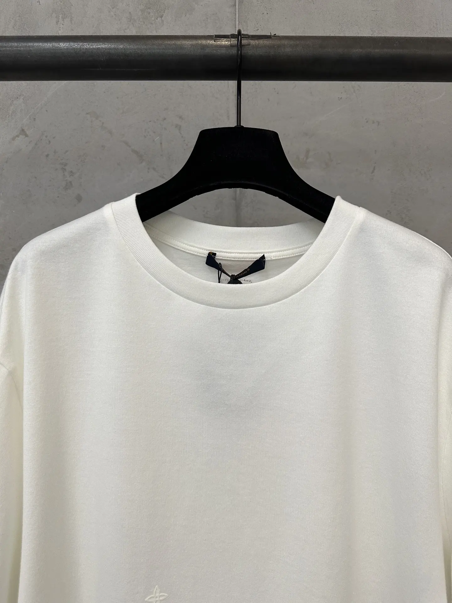 Monogram Gradient Flocked T-Shirt D21023504 — view 5