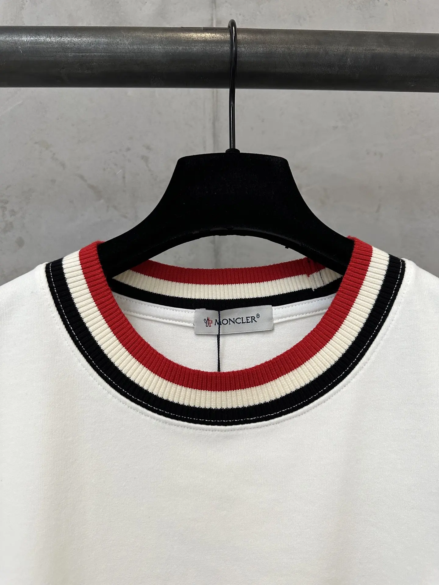 Logo-Embroidered Contrast-Trim Cotton T-Shirt D21011868 — view 5