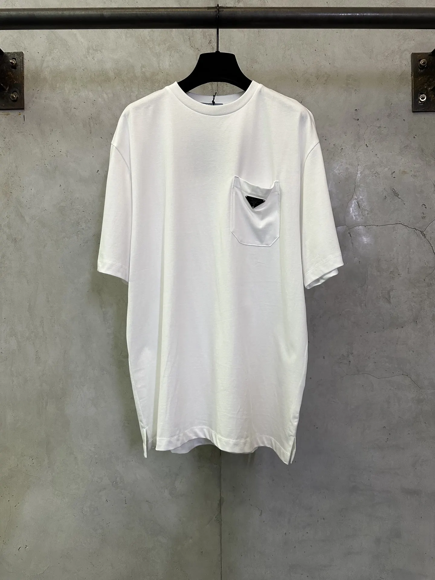 Logo-Badge Cotton Pocket T-Shirt D21012808