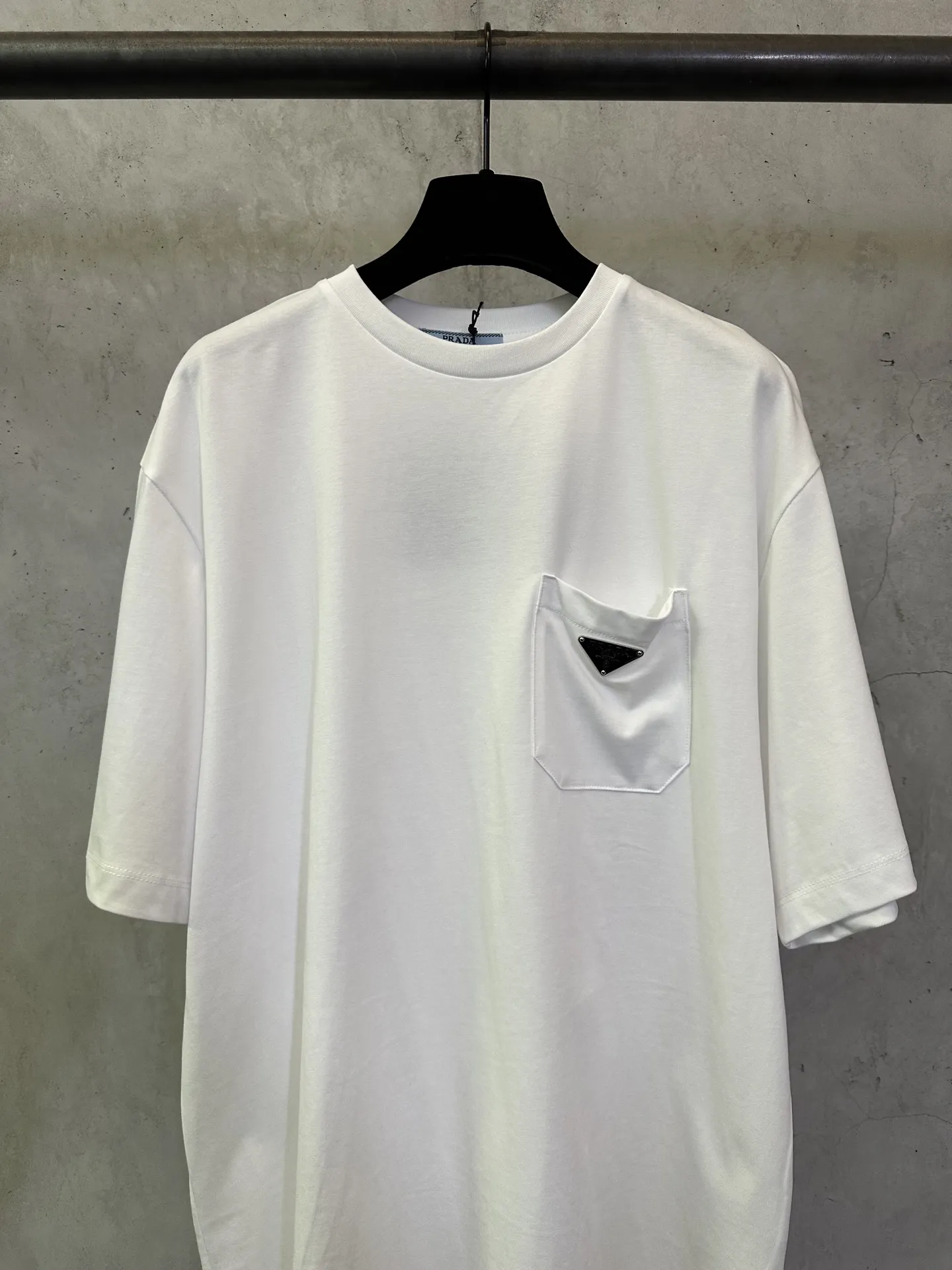 Logo-Badge Cotton Pocket T-Shirt D21012808 — view 3