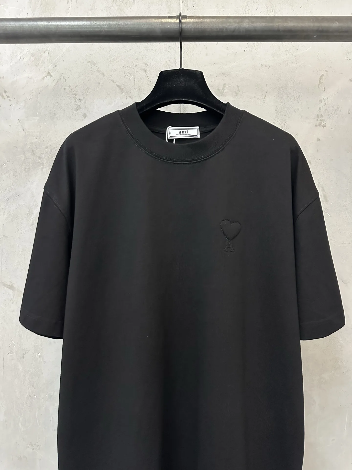 Ami de Coeur Tonal Embroidery Heavyweight T-Shirt D21023514 — view 3