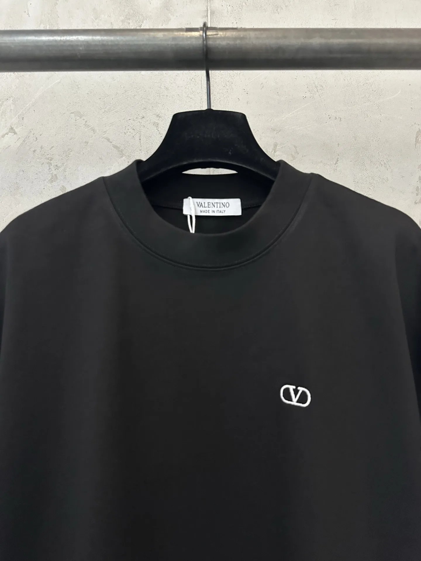 VLogo Embroidered Heavyweight Cotton T-Shirt D21020174 — view 5