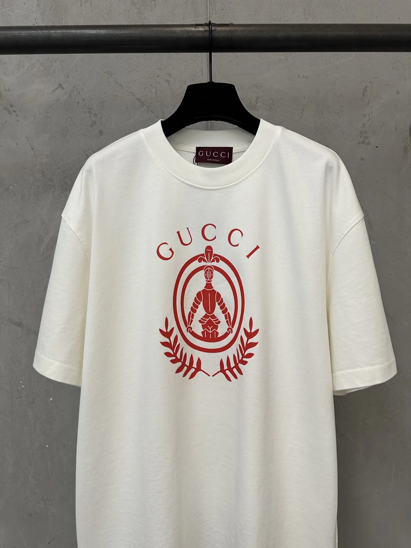 Knight Crest Logo Heavyweight Cotton T-Shirt D21023589 — view 3