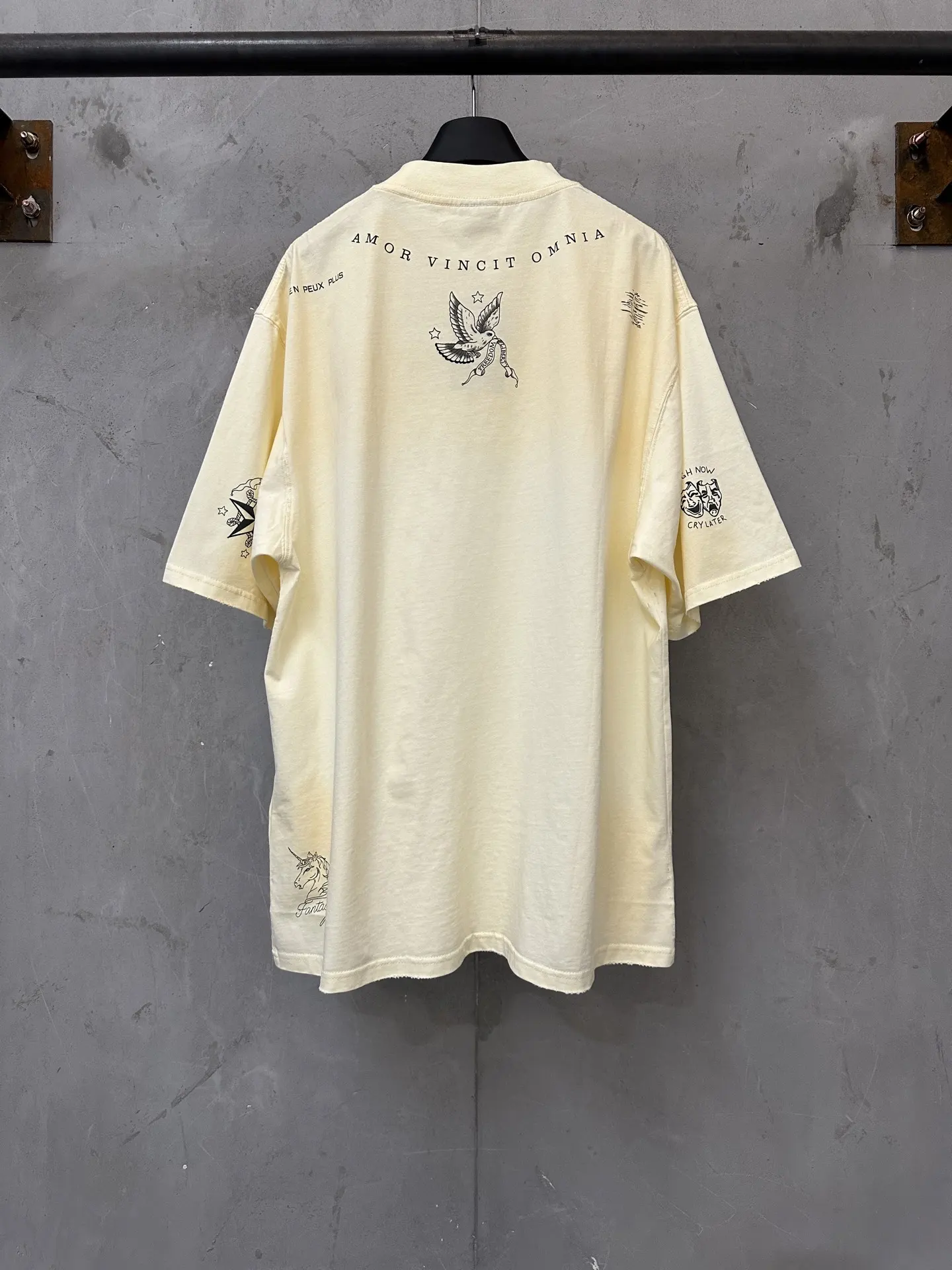 Classic Ink Script Logo T-Shirt D21520185 — view 2