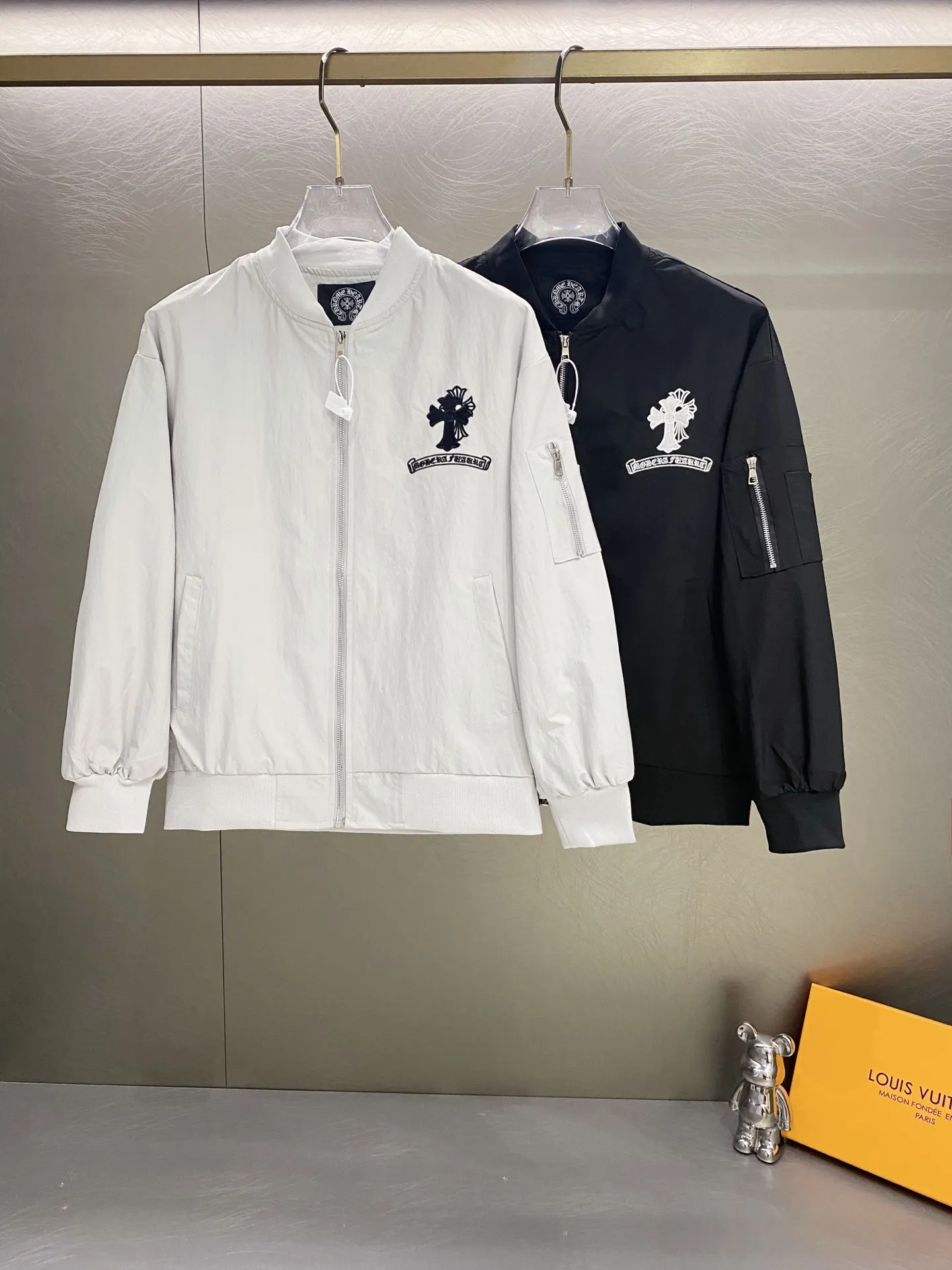 Embroidered Logo Nylon Bomber Jacket D21519605