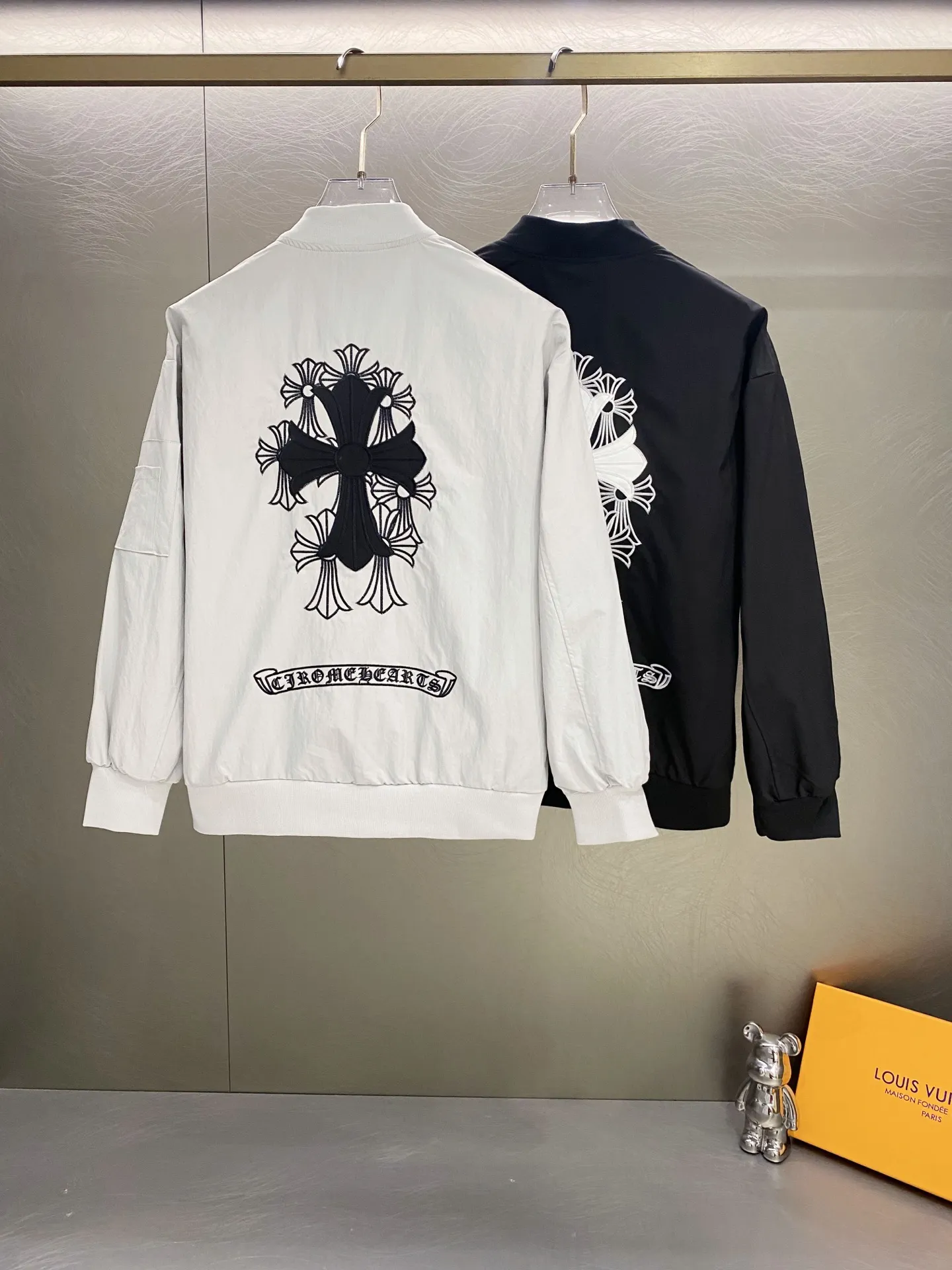 Embroidered Logo Nylon Bomber Jacket D21519605 — view 2