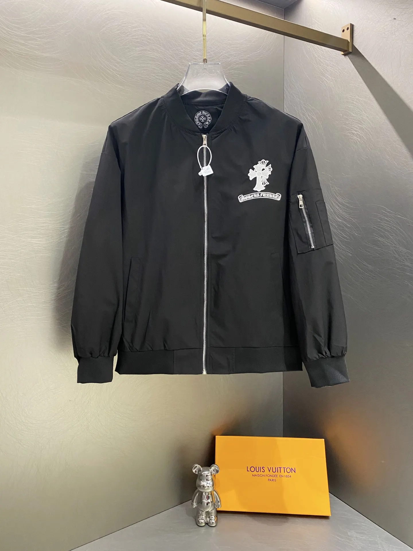 Embroidered Logo Nylon Bomber Jacket D21519605 — view 3
