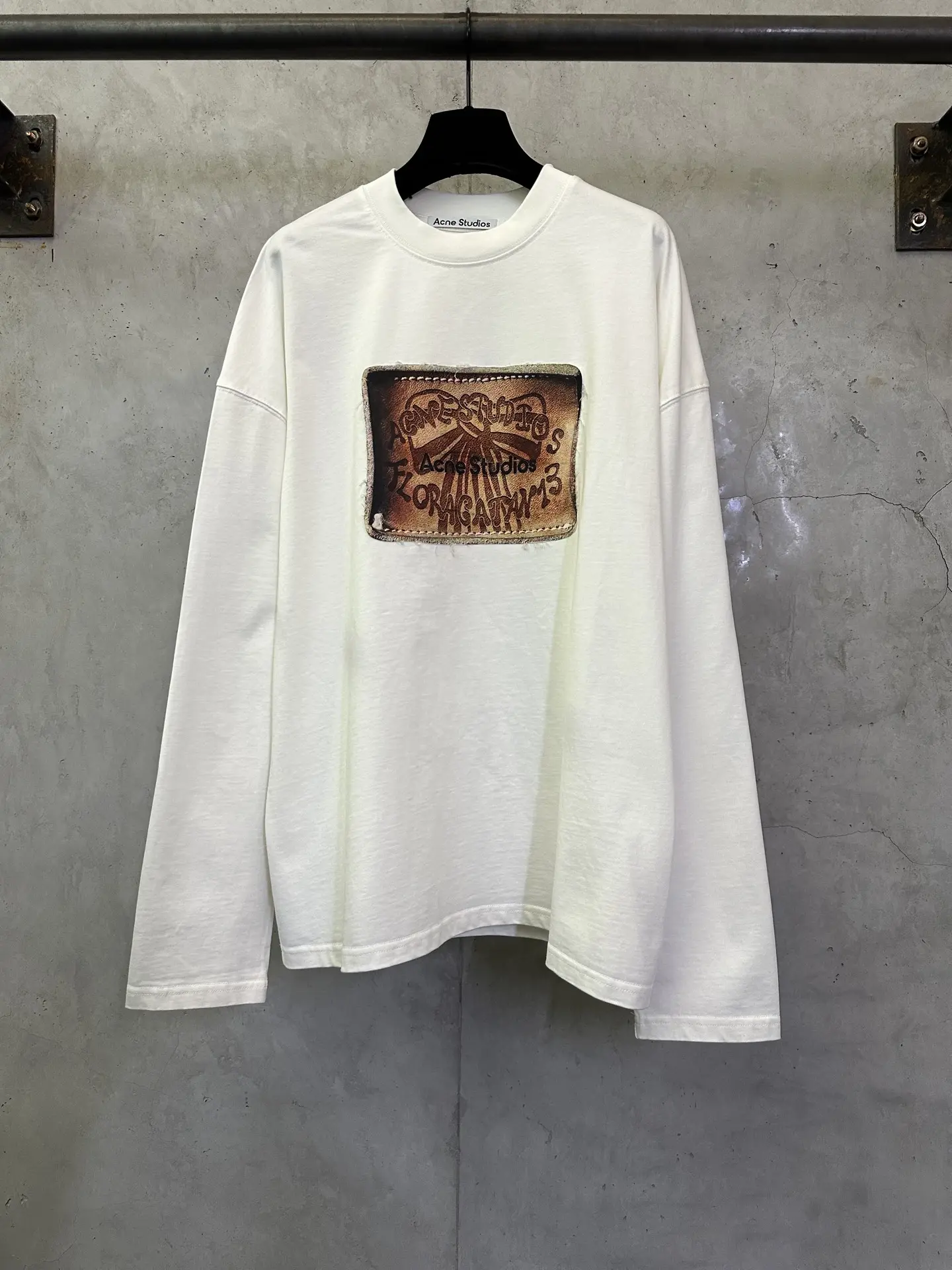 Vintage Logo Patch Long-Sleeve T-Shirt D22025042