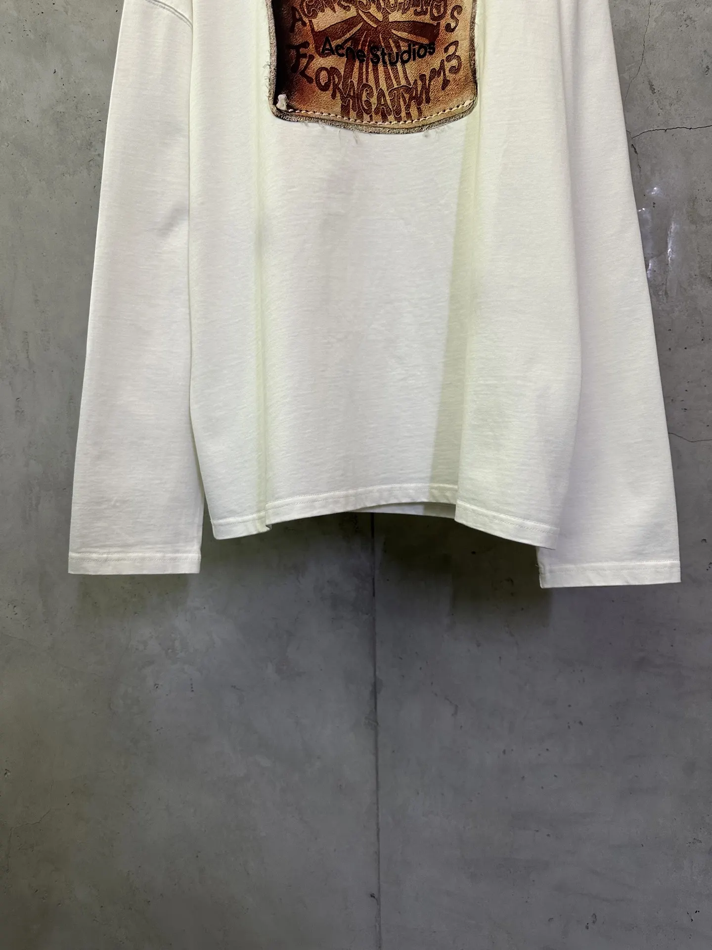 Vintage Logo Patch Long-Sleeve T-Shirt D22025042 — view 4