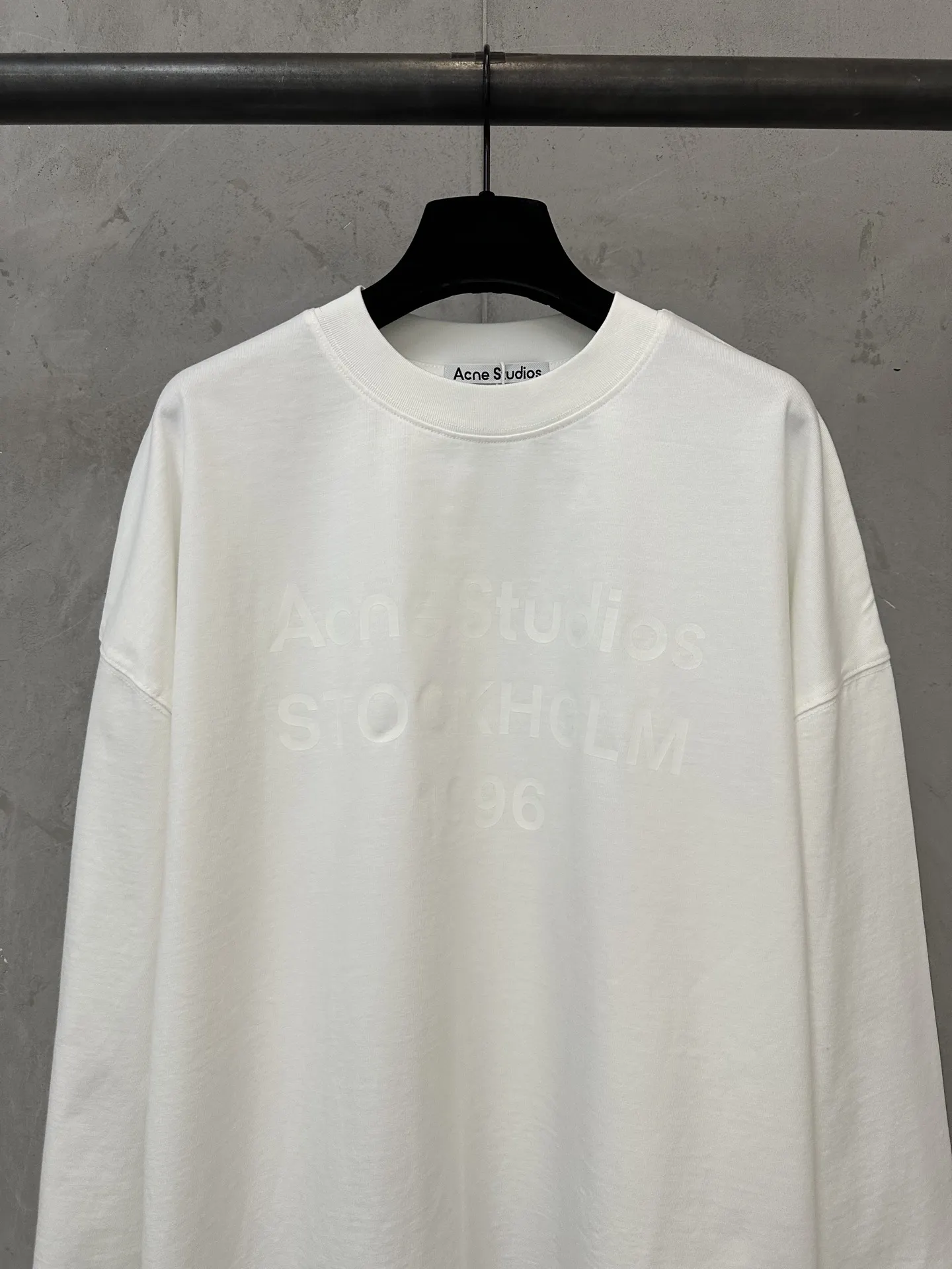1996 Logo-Embossed Long-Sleeve T-Shirt D22020189 — view 3