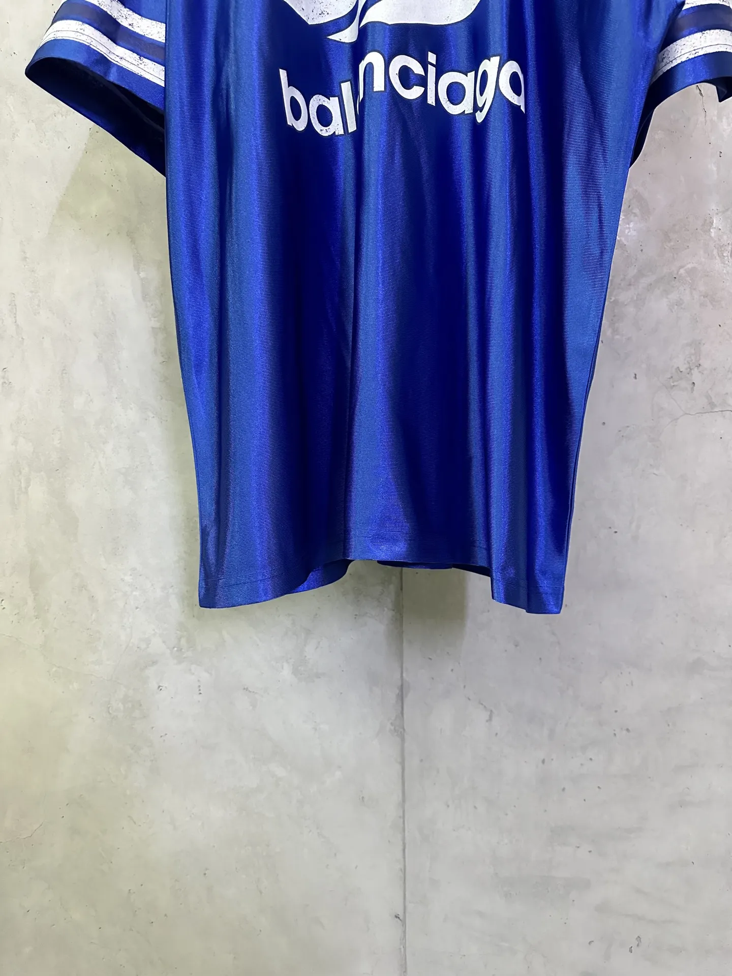 Logo-Embroidered V-Neck Rugby Jersey T-Shirt D22011618 — view 4
