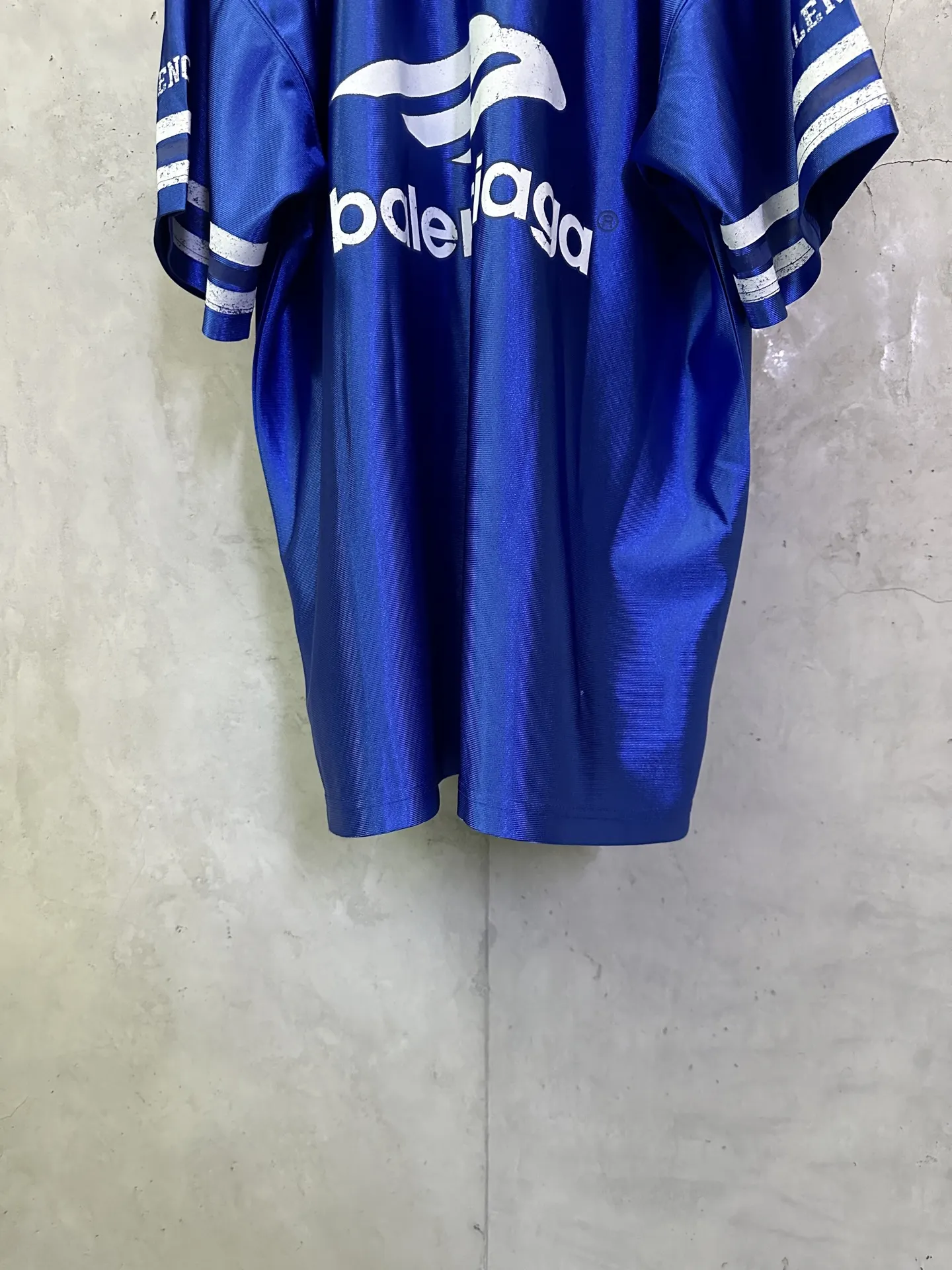 Logo-Embroidered V-Neck Rugby Jersey T-Shirt D22011618 — view 6