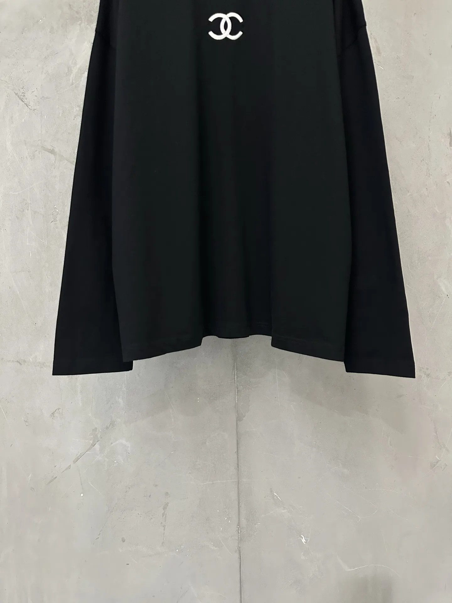 Logo Embroidered Long-Sleeve T-Shirt D22024382 — view 4