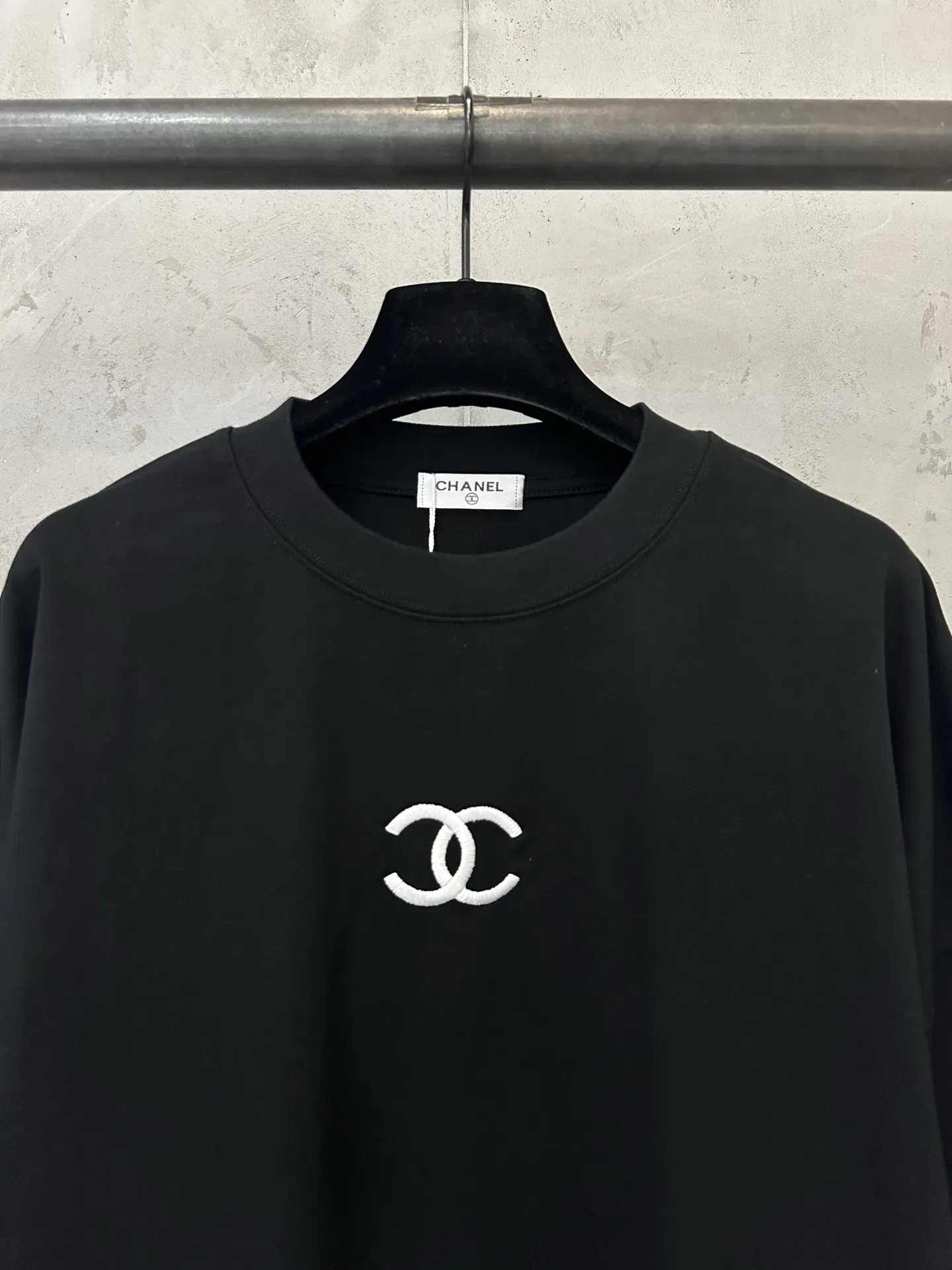 Logo Embroidered Long-Sleeve T-Shirt D22024382 — view 5