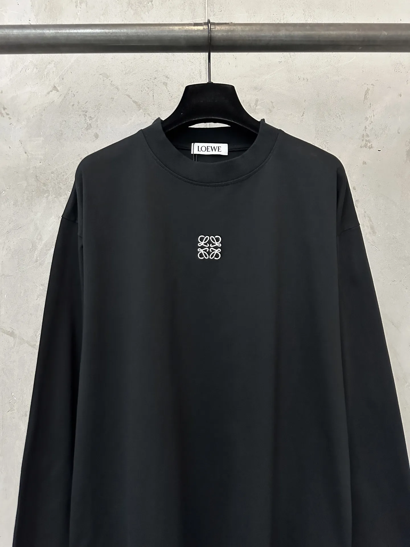 Anagram Logo Long-Sleeve T-Shirt D22023545 — view 3