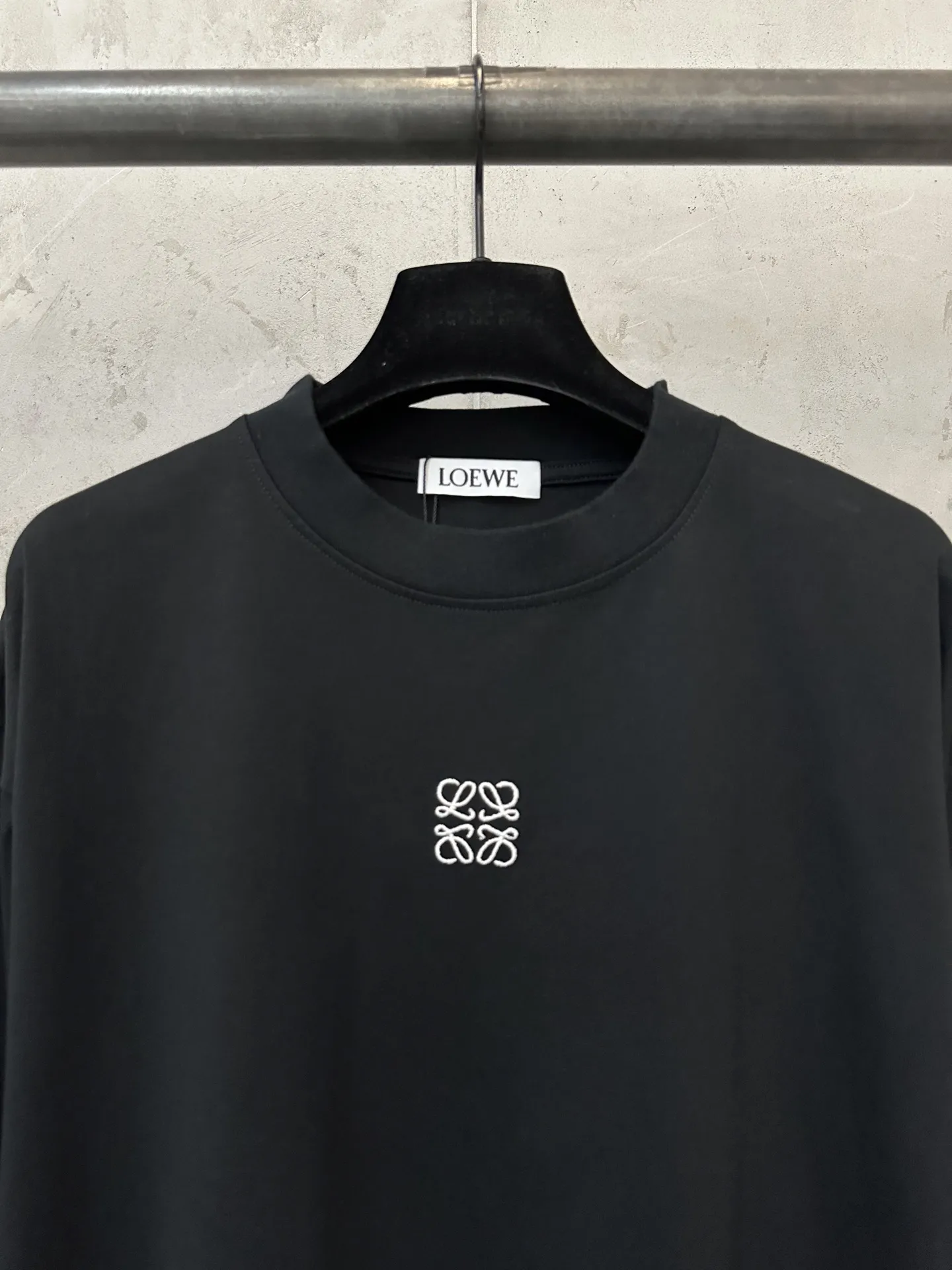 Anagram Logo Long-Sleeve T-Shirt D22023545 — view 5