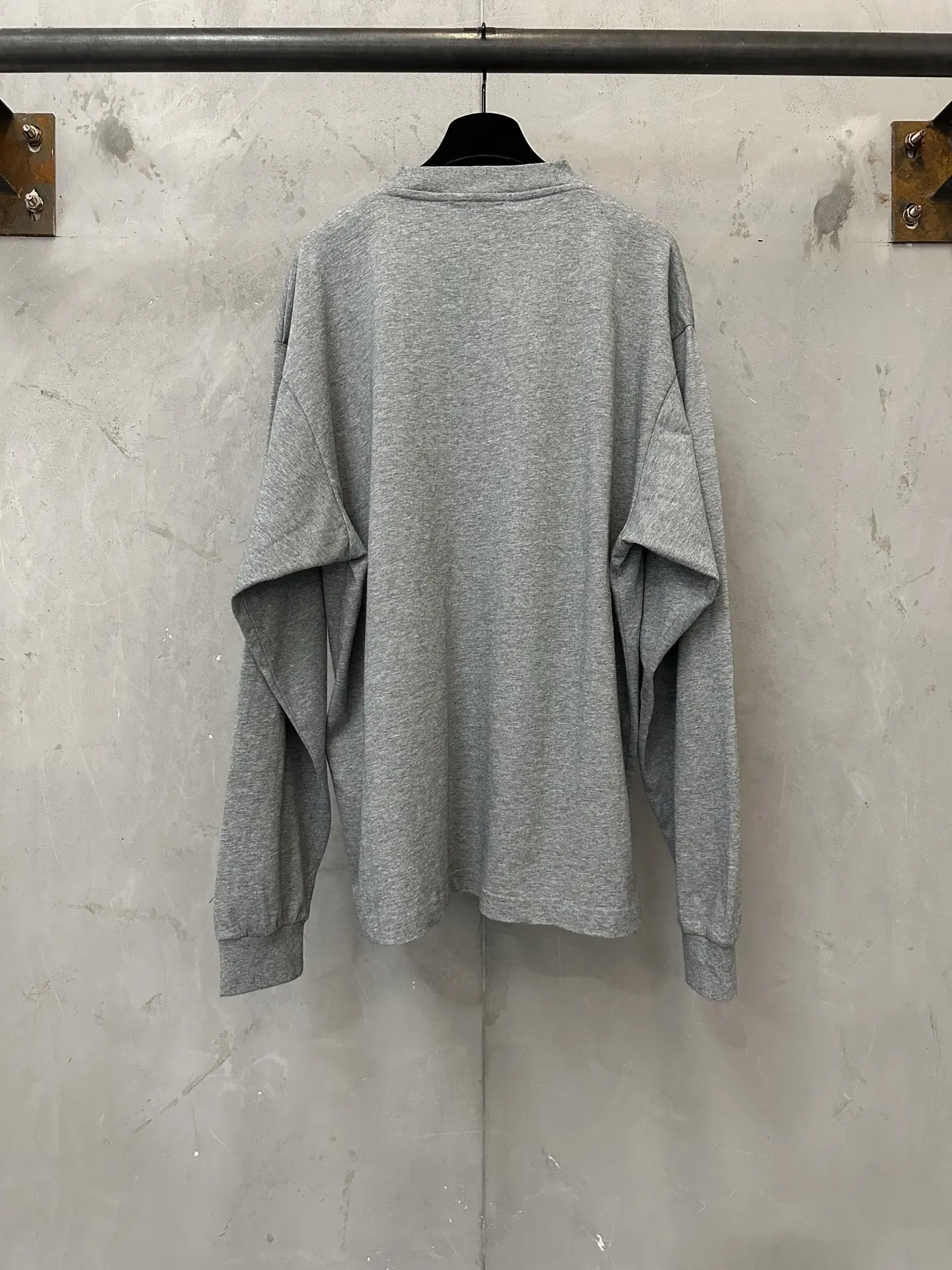 Embroidered Logo Long-Sleeve T-Shirt D22021773 — view 2
