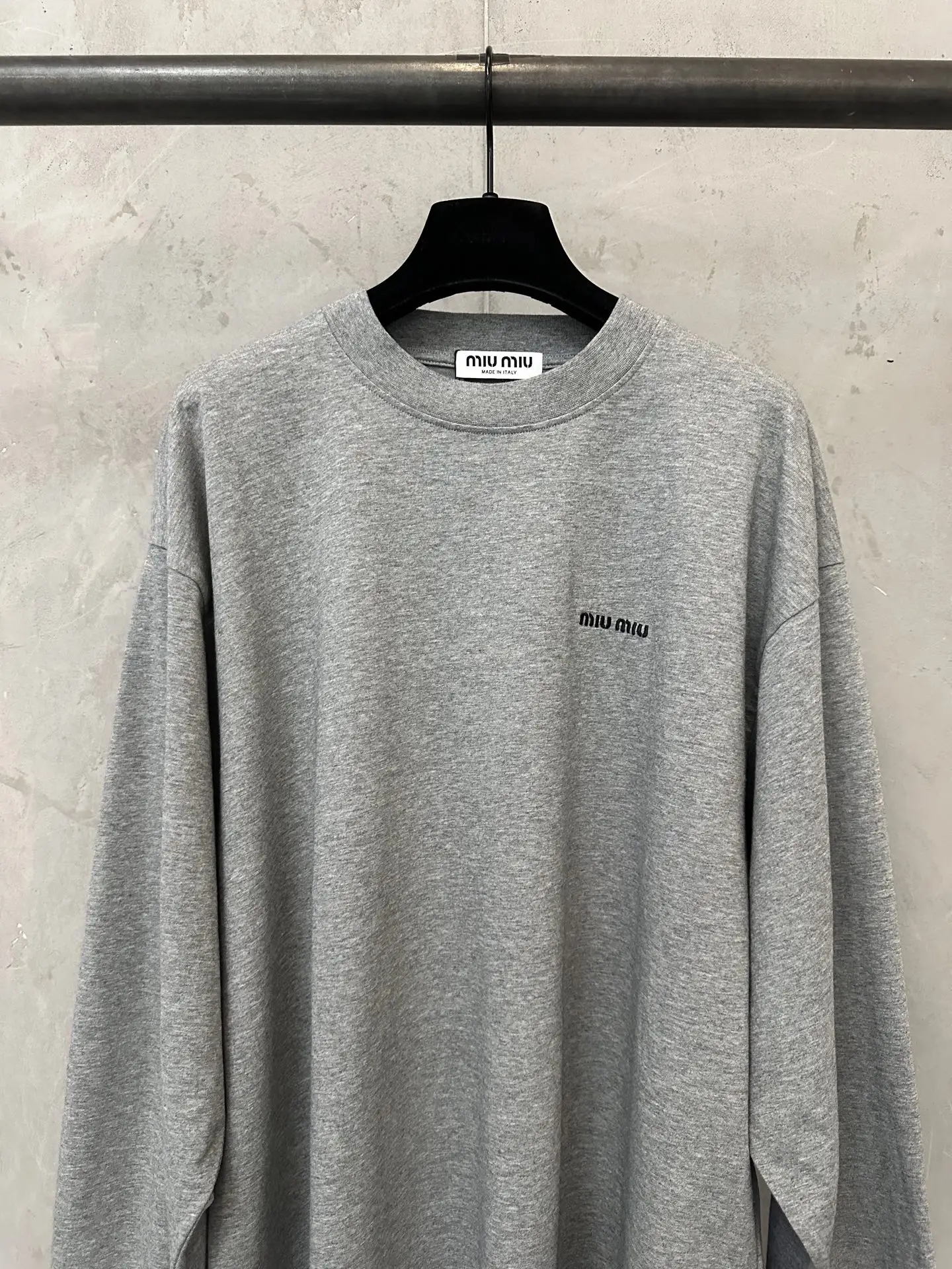 Embroidered Logo Long-Sleeve T-Shirt D22021773 — view 3