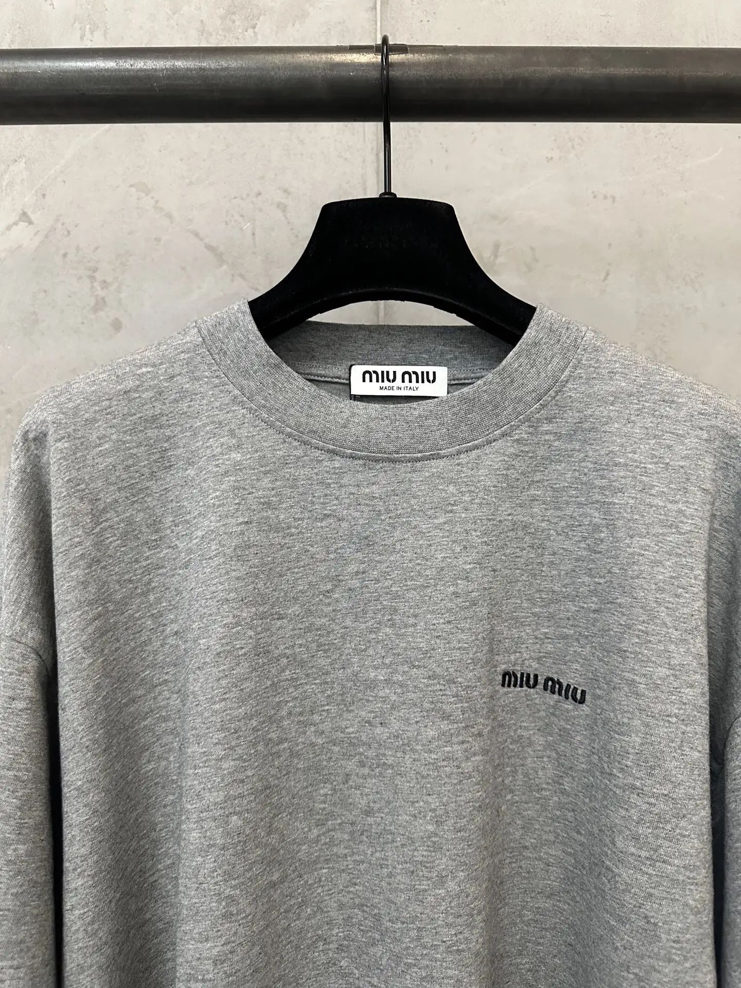 Embroidered Logo Long-Sleeve T-Shirt D22021773 — view 5