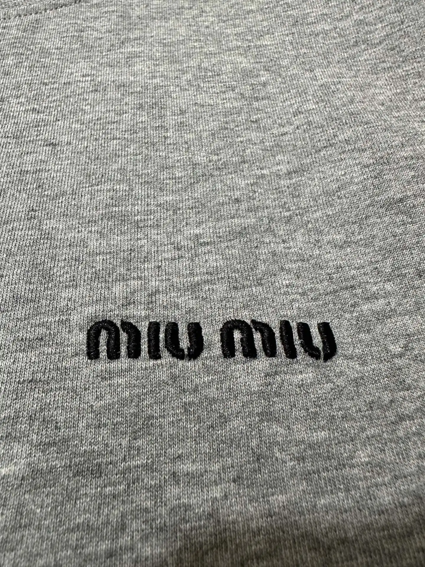 Embroidered Logo Long-Sleeve T-Shirt D22021773 — view 7