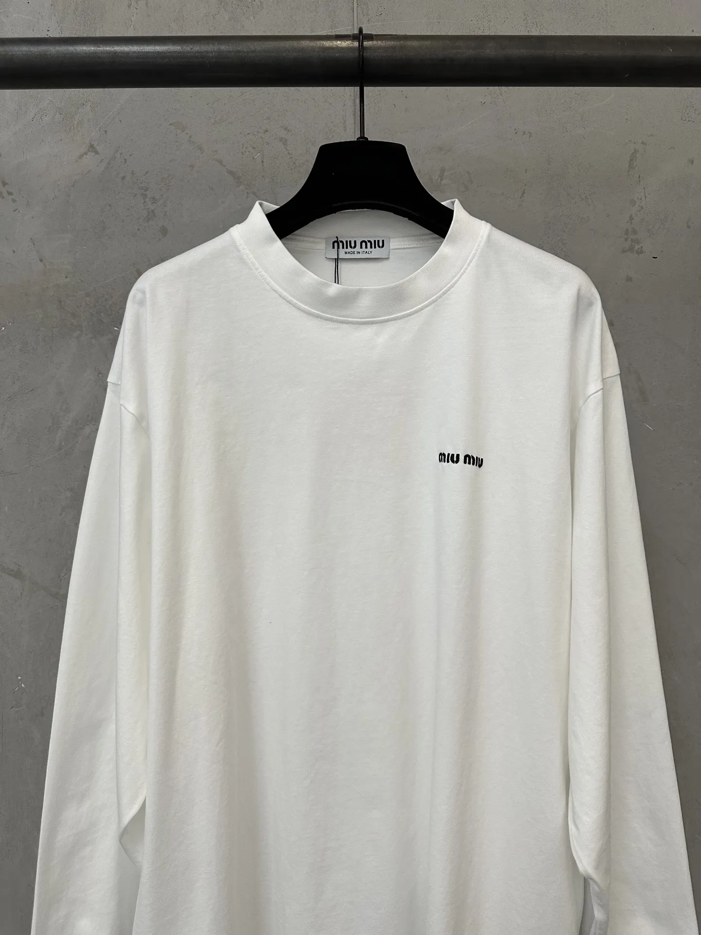 Logo-Embroidered Long-Sleeve T-Shirt D22021774 — view 3