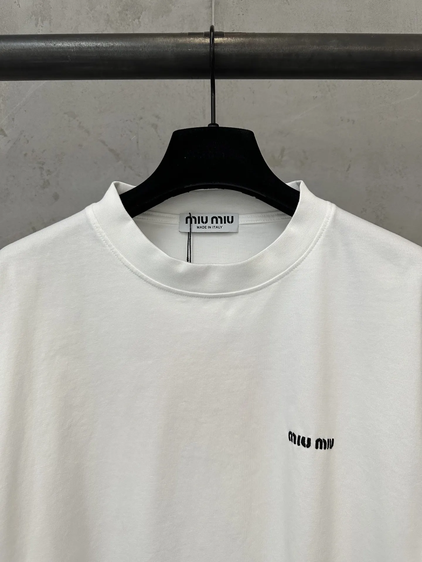 Logo-Embroidered Long-Sleeve T-Shirt D22021774 — view 5