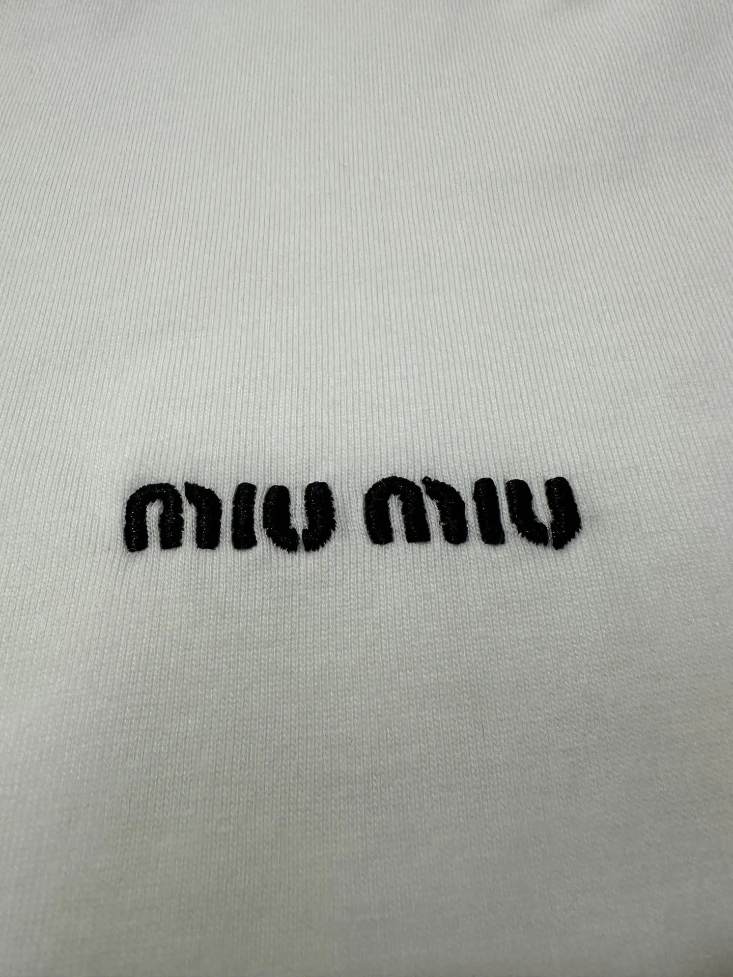 Logo-Embroidered Long-Sleeve T-Shirt D22021774 — view 7