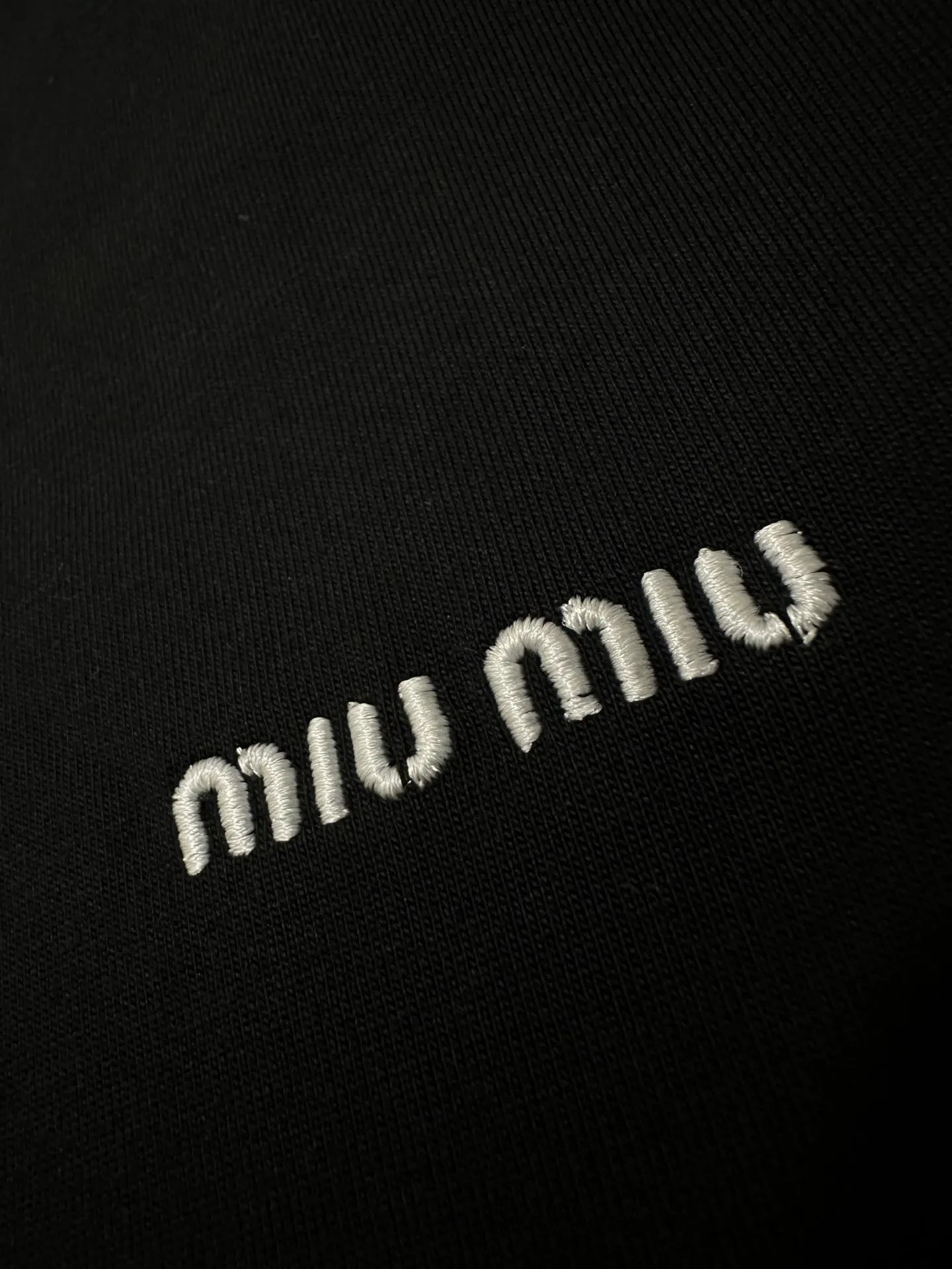 Logo-Embroidered Long-Sleeved T-Shirt D22021772 — view 8