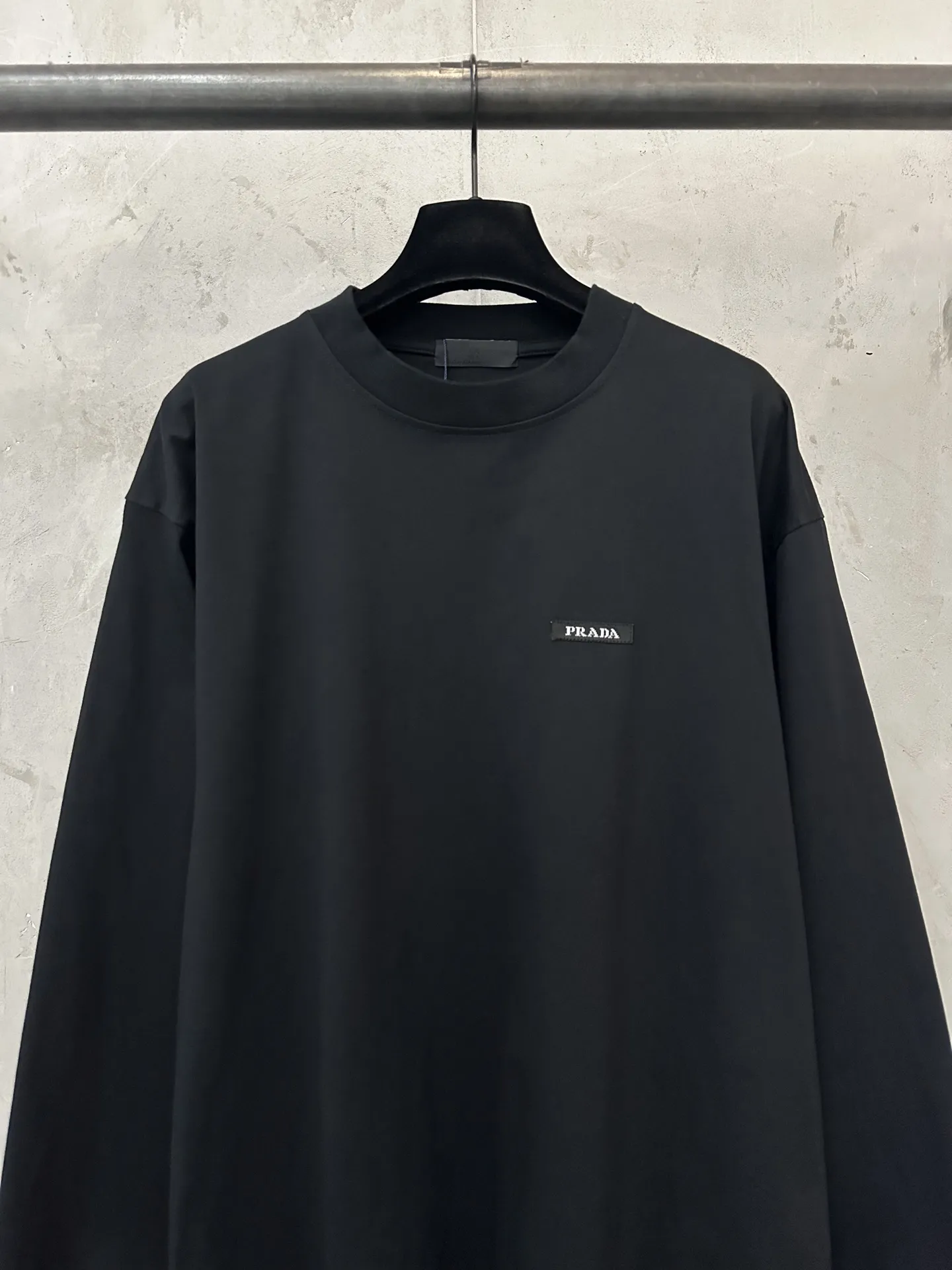 Logo-Patch Long-Sleeve Cotton T-Shirt D22023508 — view 3