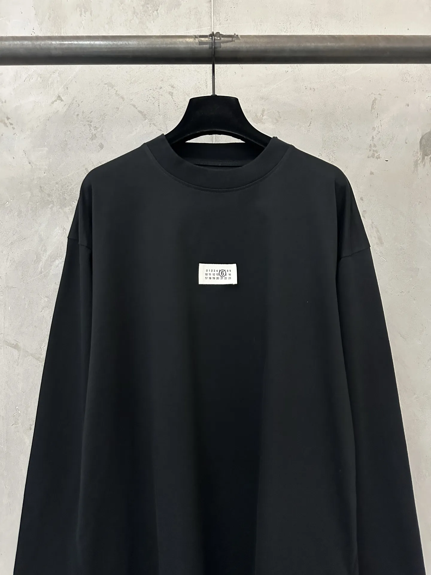 MM6 Maison Margiela Logo Label Long-Sleeve T-Shirt D22024376 — view 3