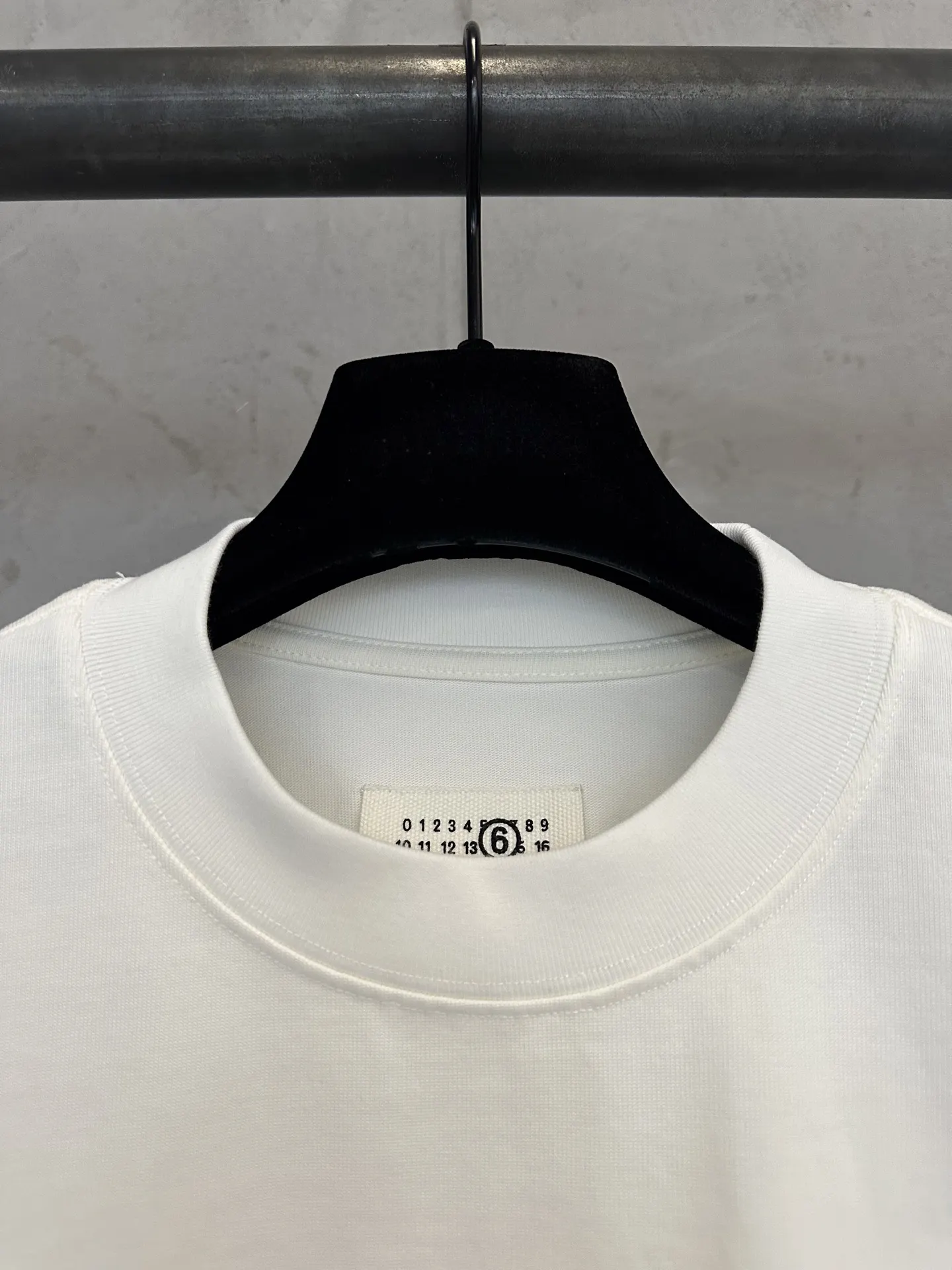 MM6 Heavyweight Cotton Jersey Logo T-Shirt D22012291 — view 7