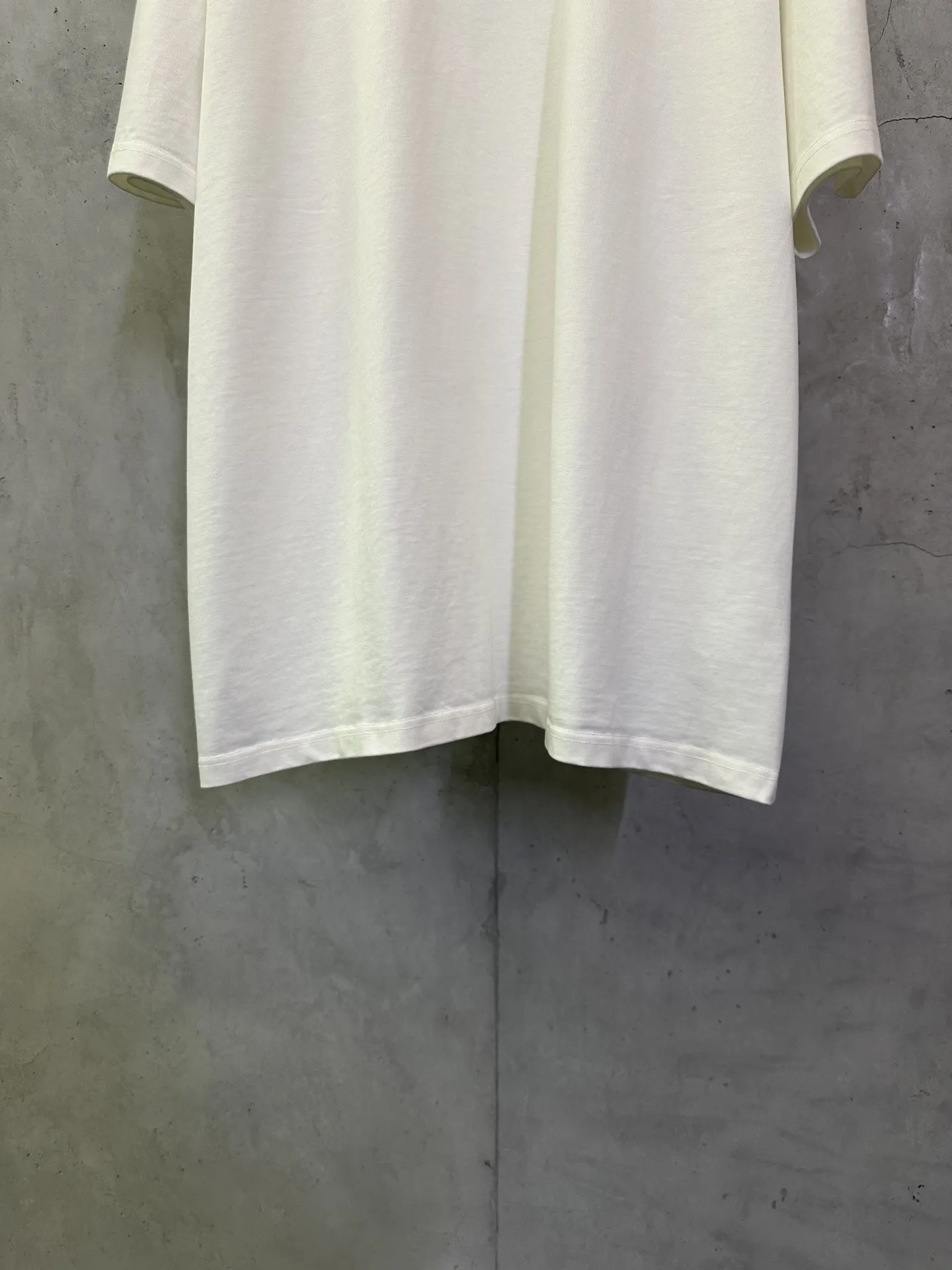 Logo-Print Heavyweight Cotton T-Shirt D22012863 — view 4