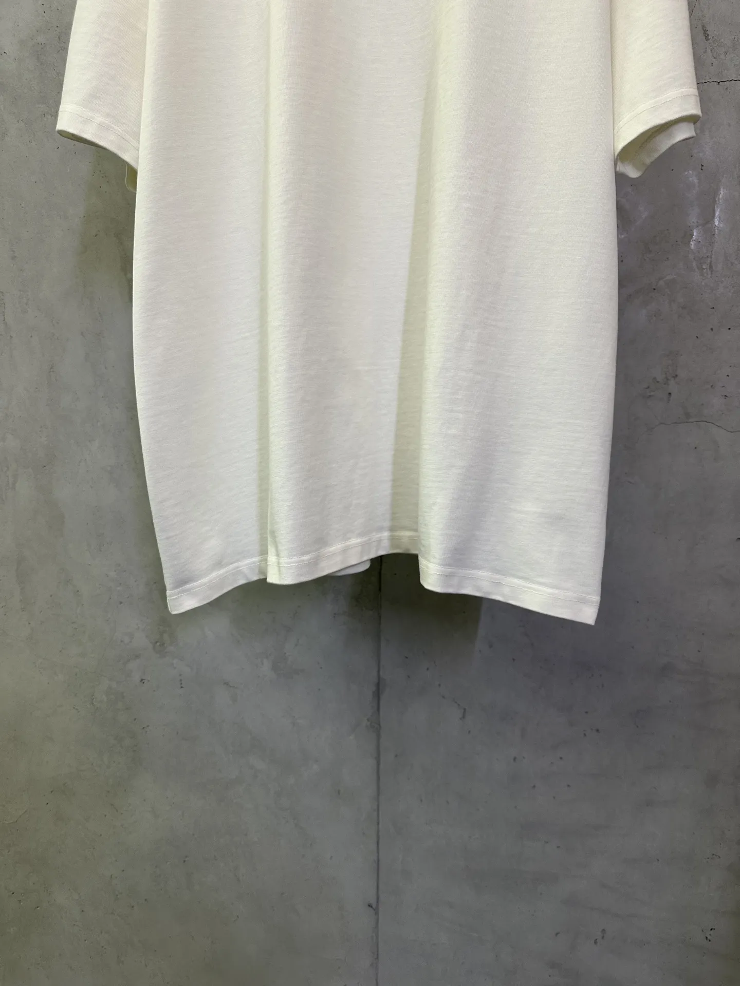 Givenchy Logo Print Heavyweight Cotton T-Shirt D22012871 — view 4