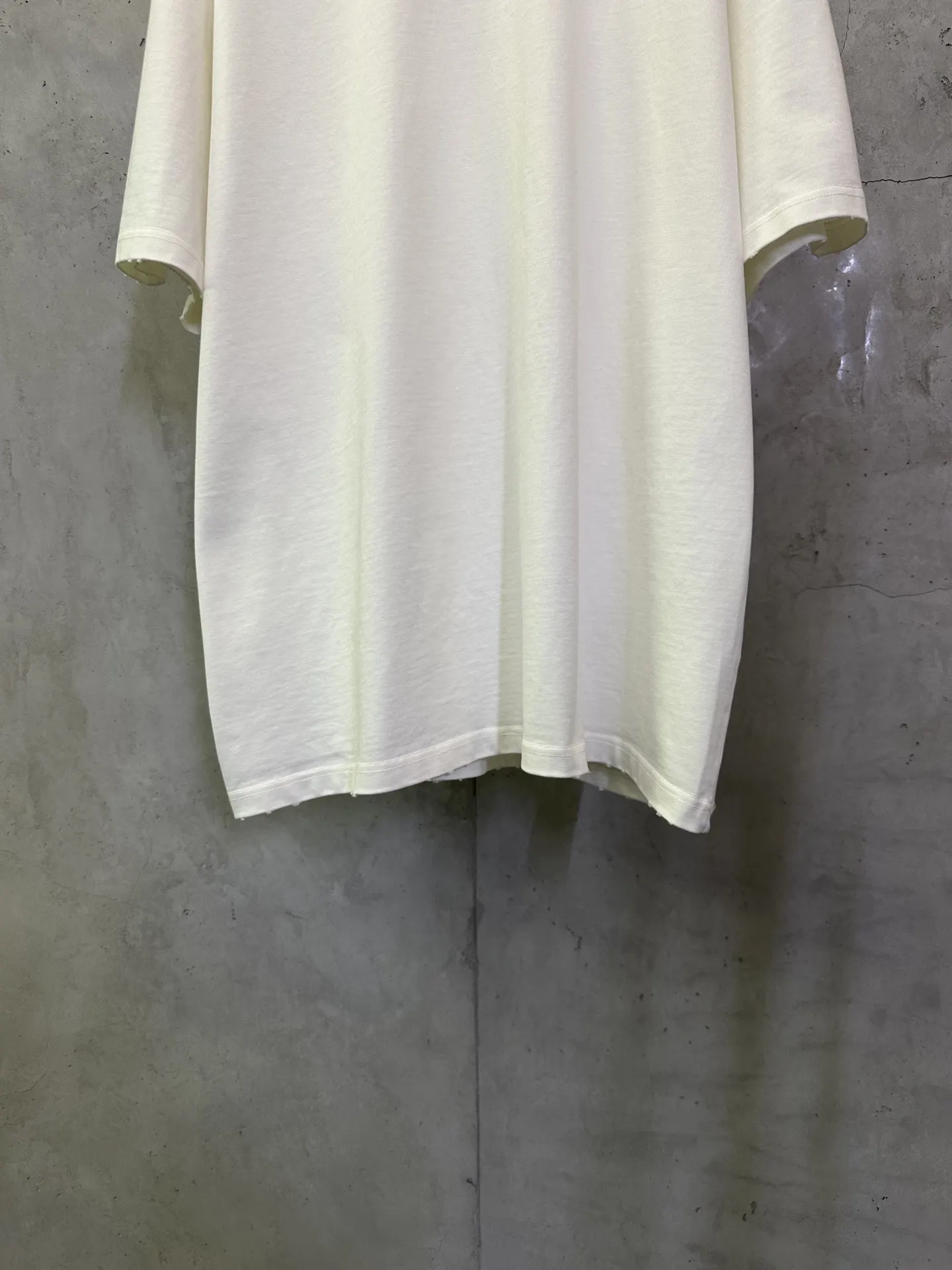 Stamp Logo Heavyweight Cotton T-Shirt D22015705 — view 4