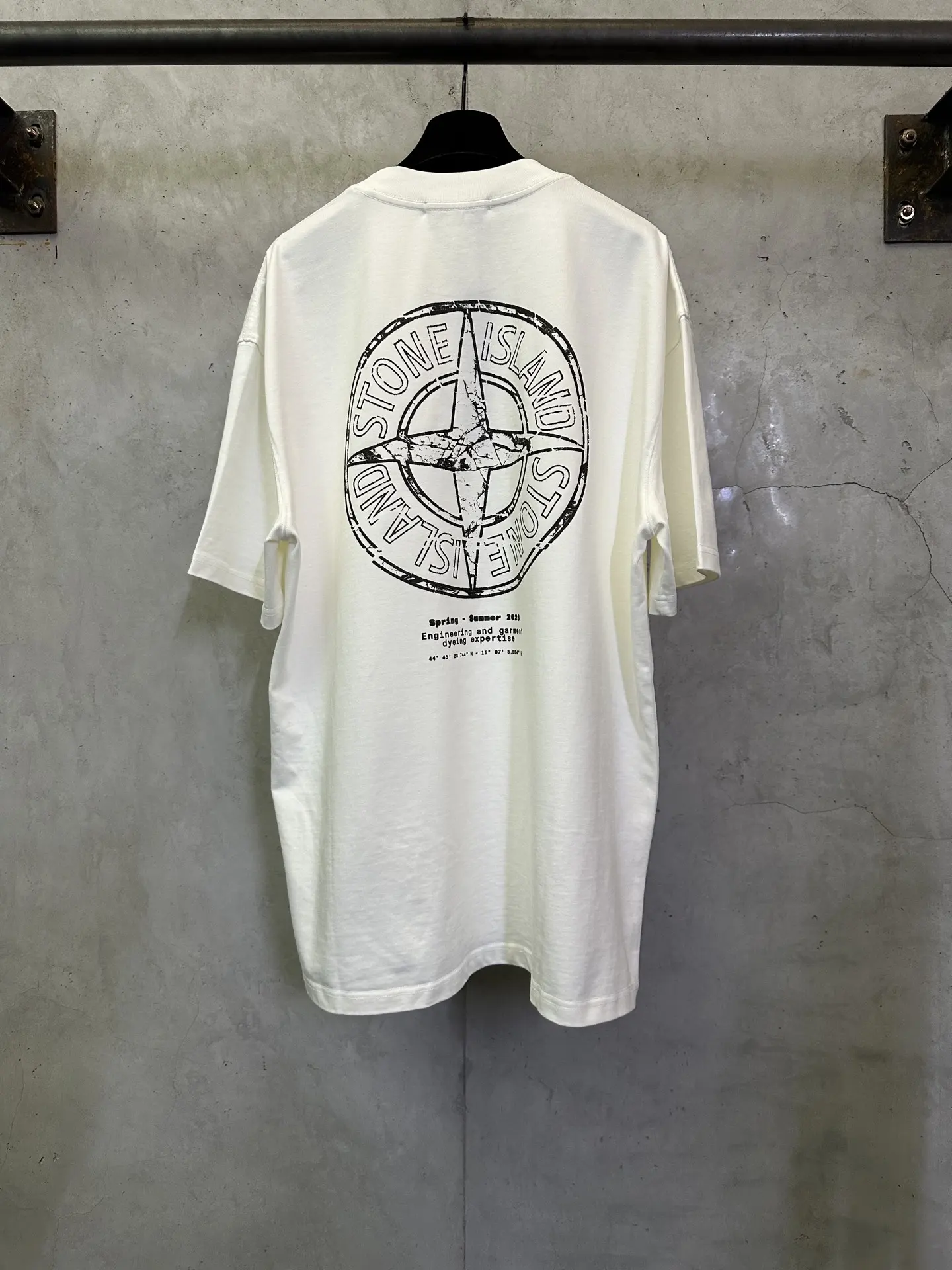 Stone Island Compass Logo Heavyweight Cotton T-Shirt D22012746 — view 2