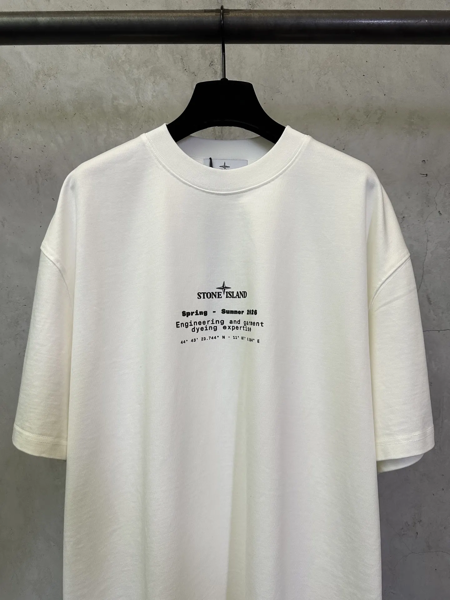 Stone Island Compass Logo Heavyweight Cotton T-Shirt D22012746 — view 3