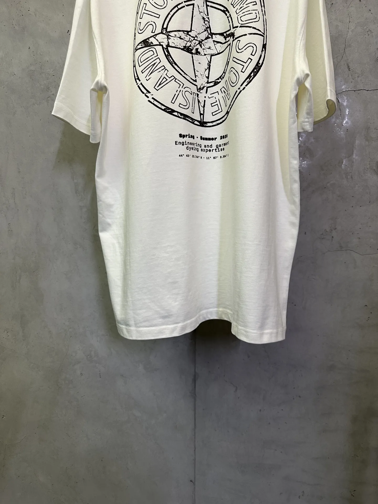 Stone Island Compass Logo Heavyweight Cotton T-Shirt D22012746 — view 6