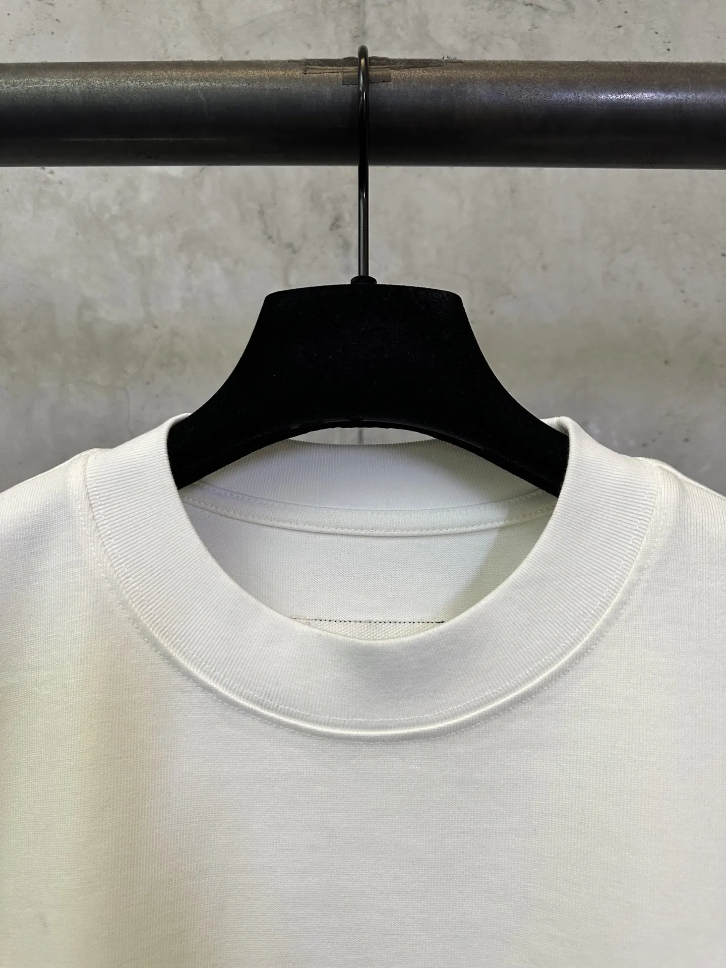 MM6 Logo Patch Heavyweight Cotton T-Shirt D22012794 — view 7