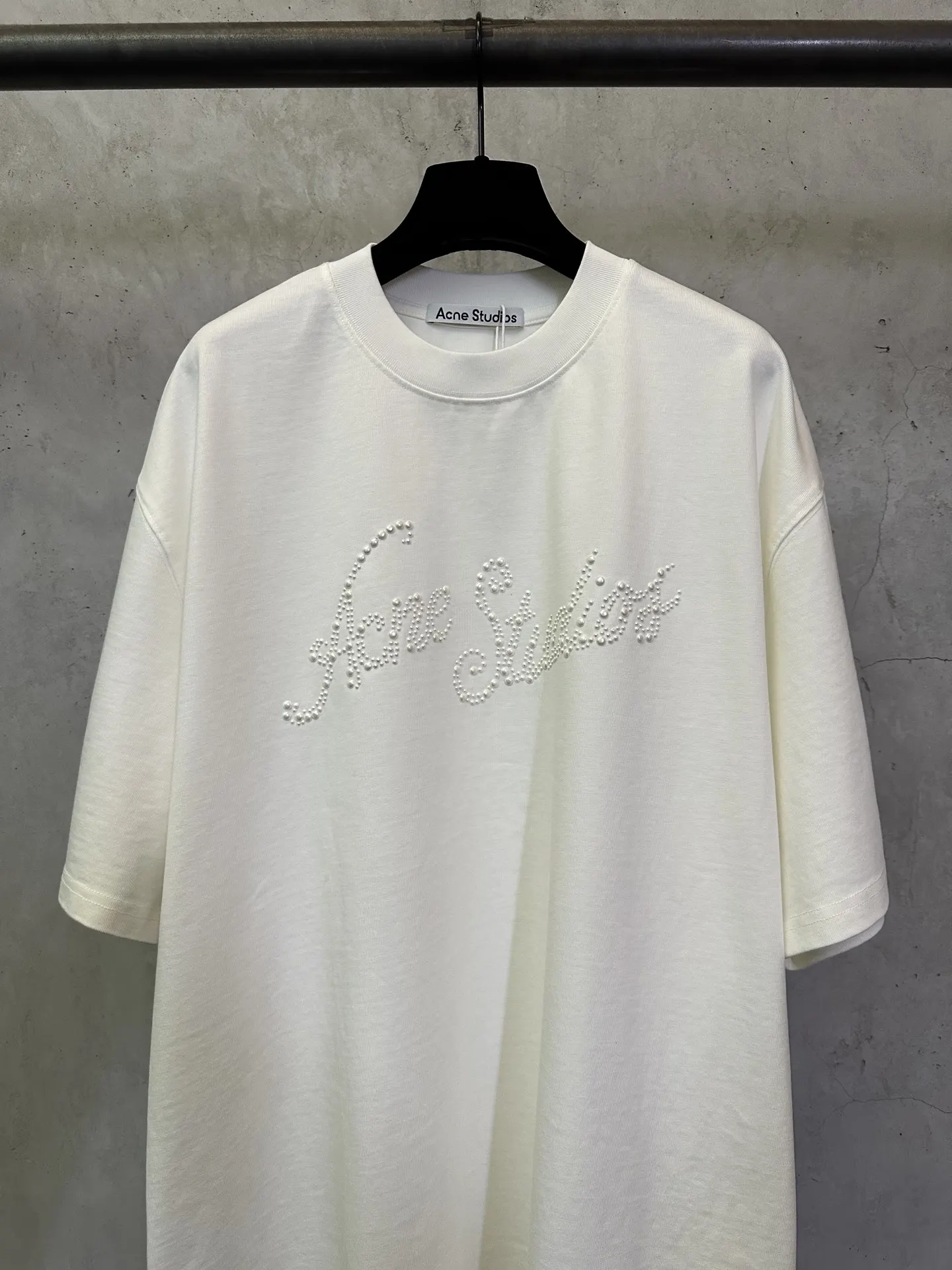 Pearl-Embellished Logo Heavyweight T-Shirt D22512782 — view 3