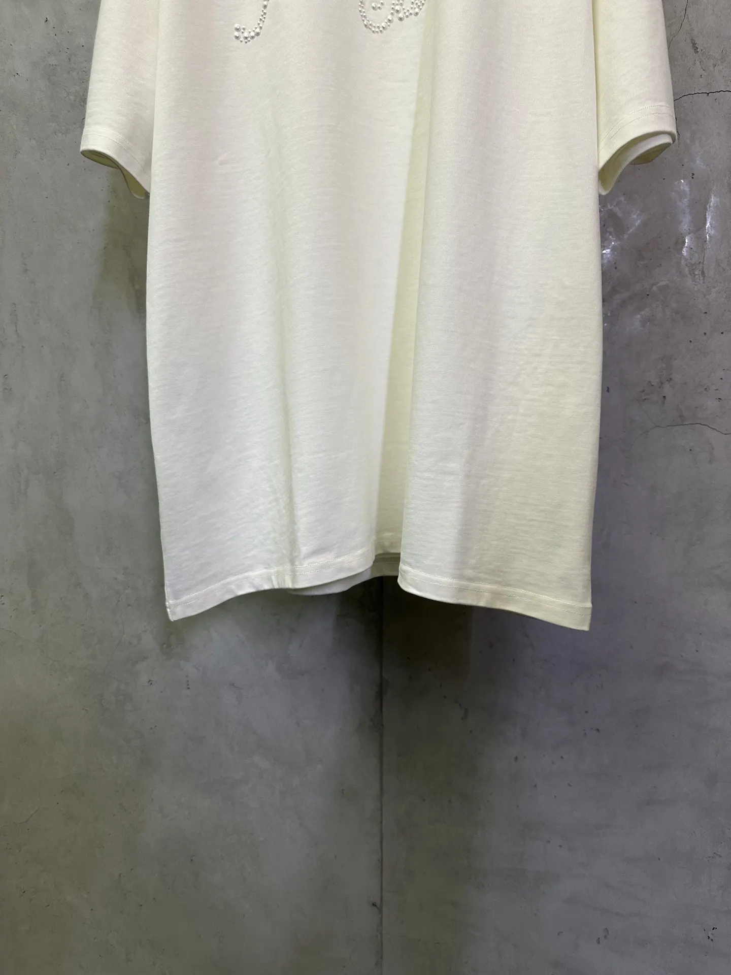 Pearl-Embellished Logo Heavyweight T-Shirt D22512782 — view 4