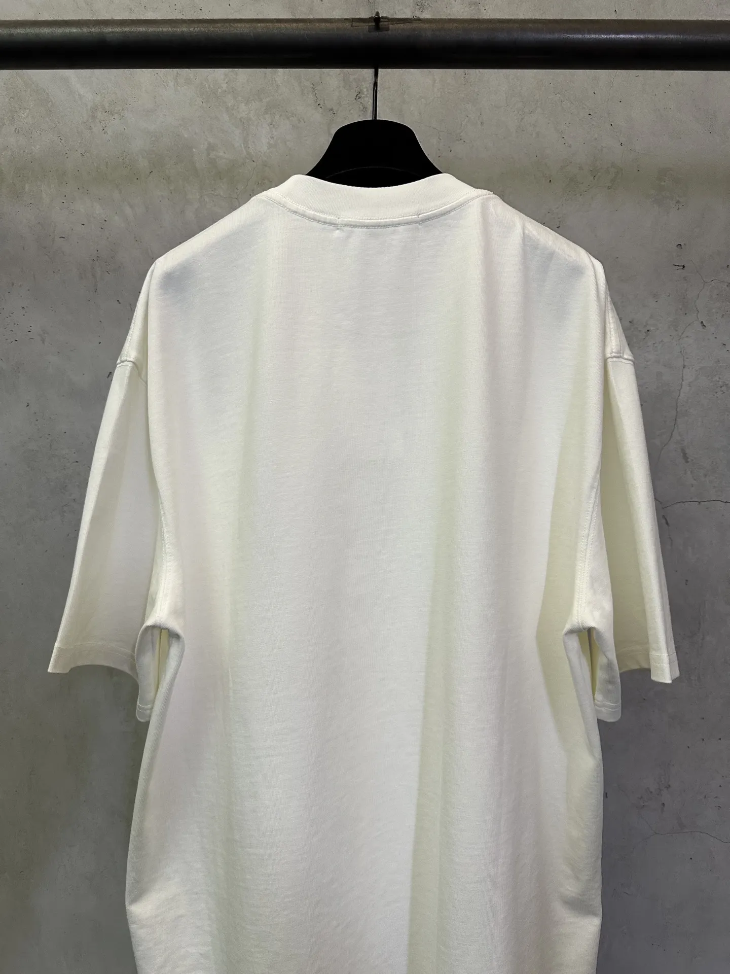 Pearl-Embellished Logo Heavyweight T-Shirt D22512782 — view 5